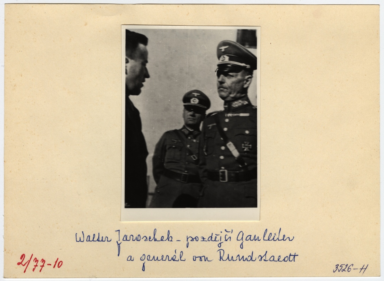 Náhledový obrázek W. Jaroschek a generál von Rundstedt v r. 1938 (reprofoto) - 2