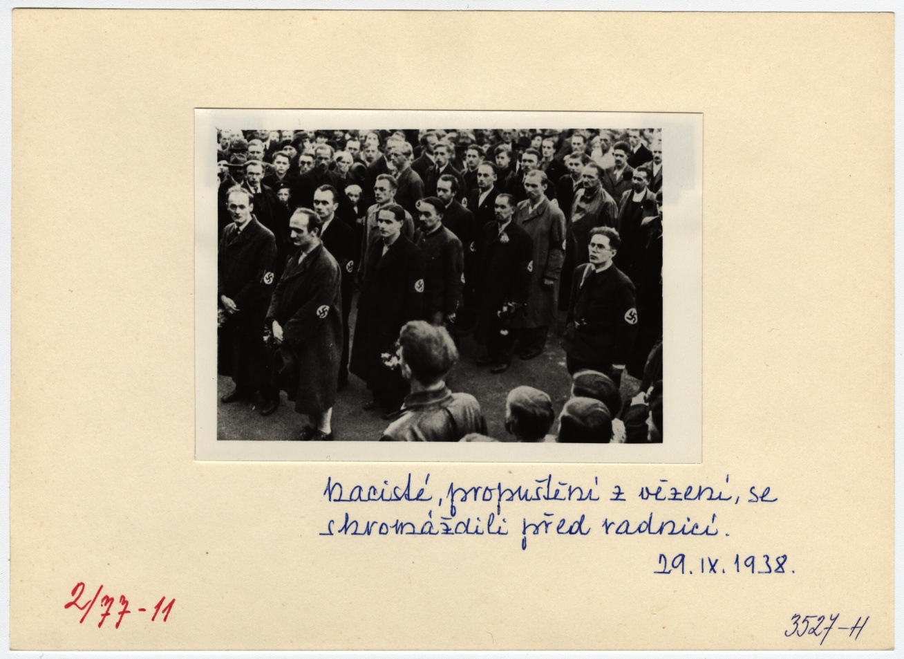 Náhledový obrázek Shromáždění propuštěných nacistů v Jeseníku r. 1938 (čb. reprofoto) - 2