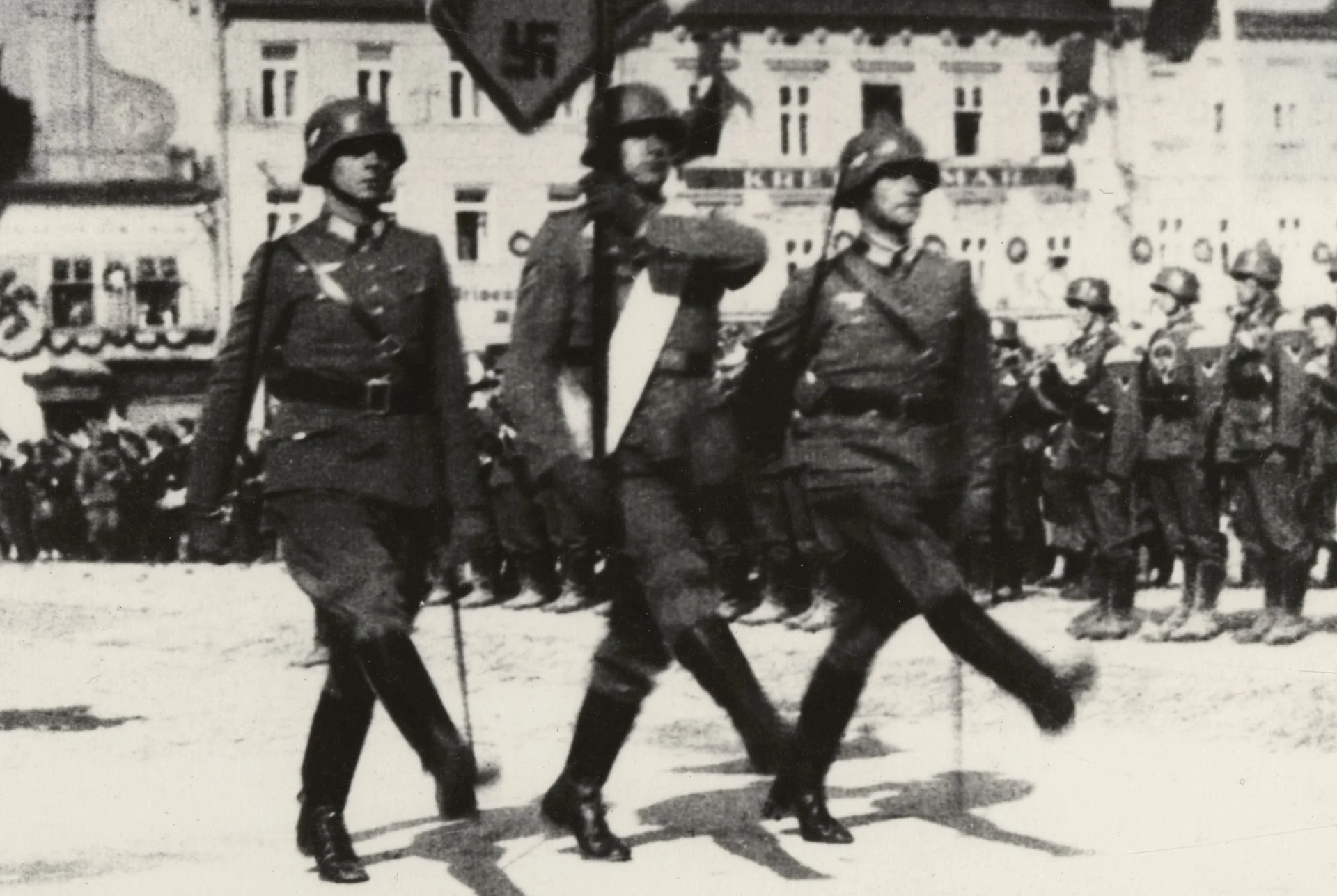 Náhledový obrázek předmětu Exhibice německé armády na jesenickém náměstí r. 1938 (čb. reprofoto)