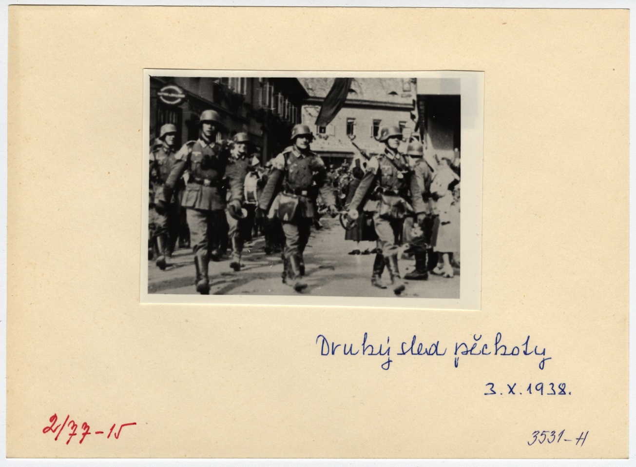 Náhledový obrázek Exhibice německé armády na jesenickém náměstí r. 1938 (čb. reprofoto) - 2