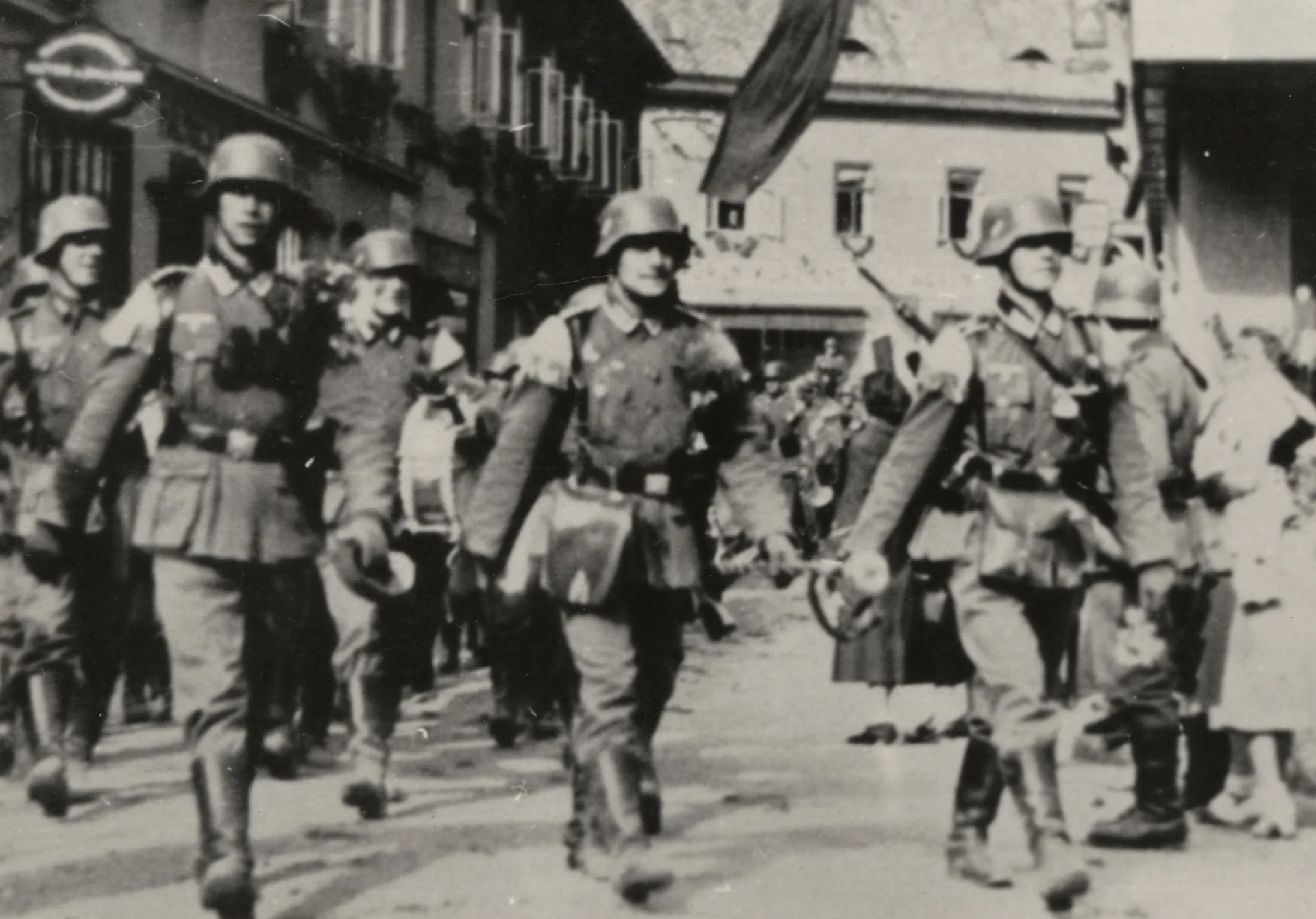 Náhledový obrázek předmětu Exhibice německé armády na jesenickém náměstí r. 1938 (čb. reprofoto)