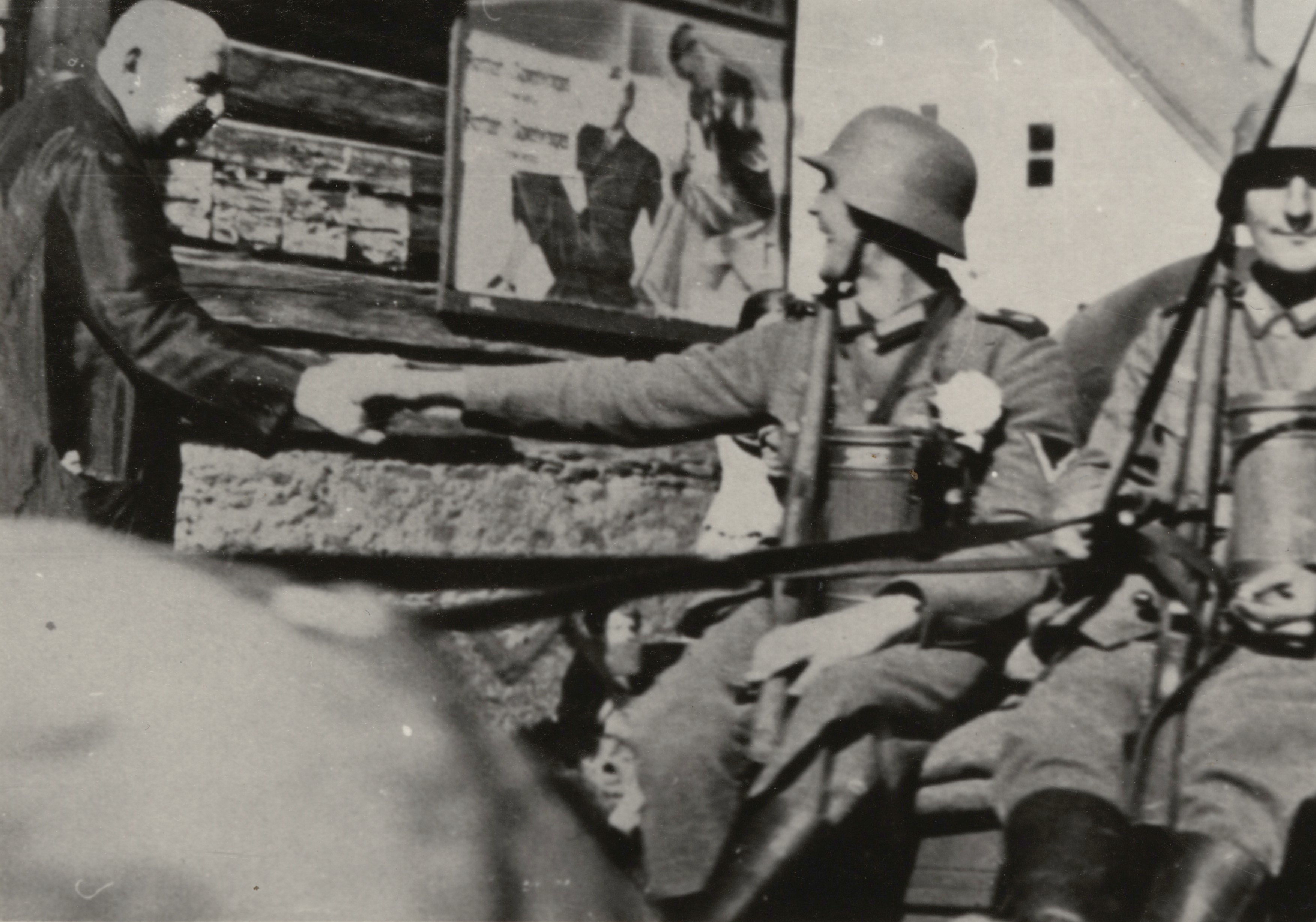 Náhledový obrázek Vítání německé armády v Adolfovicích v říjnu r. 1938 (čb. reprofoto) - 1