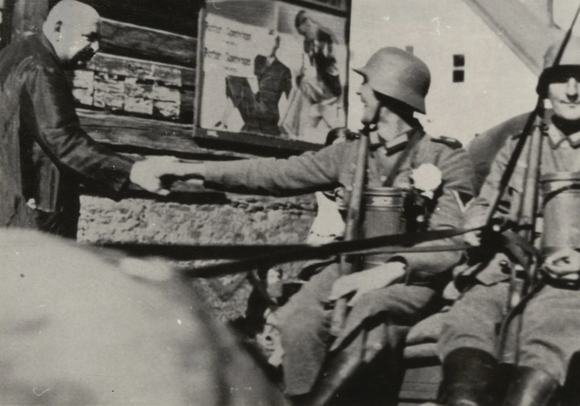 Náhledový obrázek předmětu Vítání německé armády v Adolfovicích v říjnu r. 1938 (čb. reprofoto)