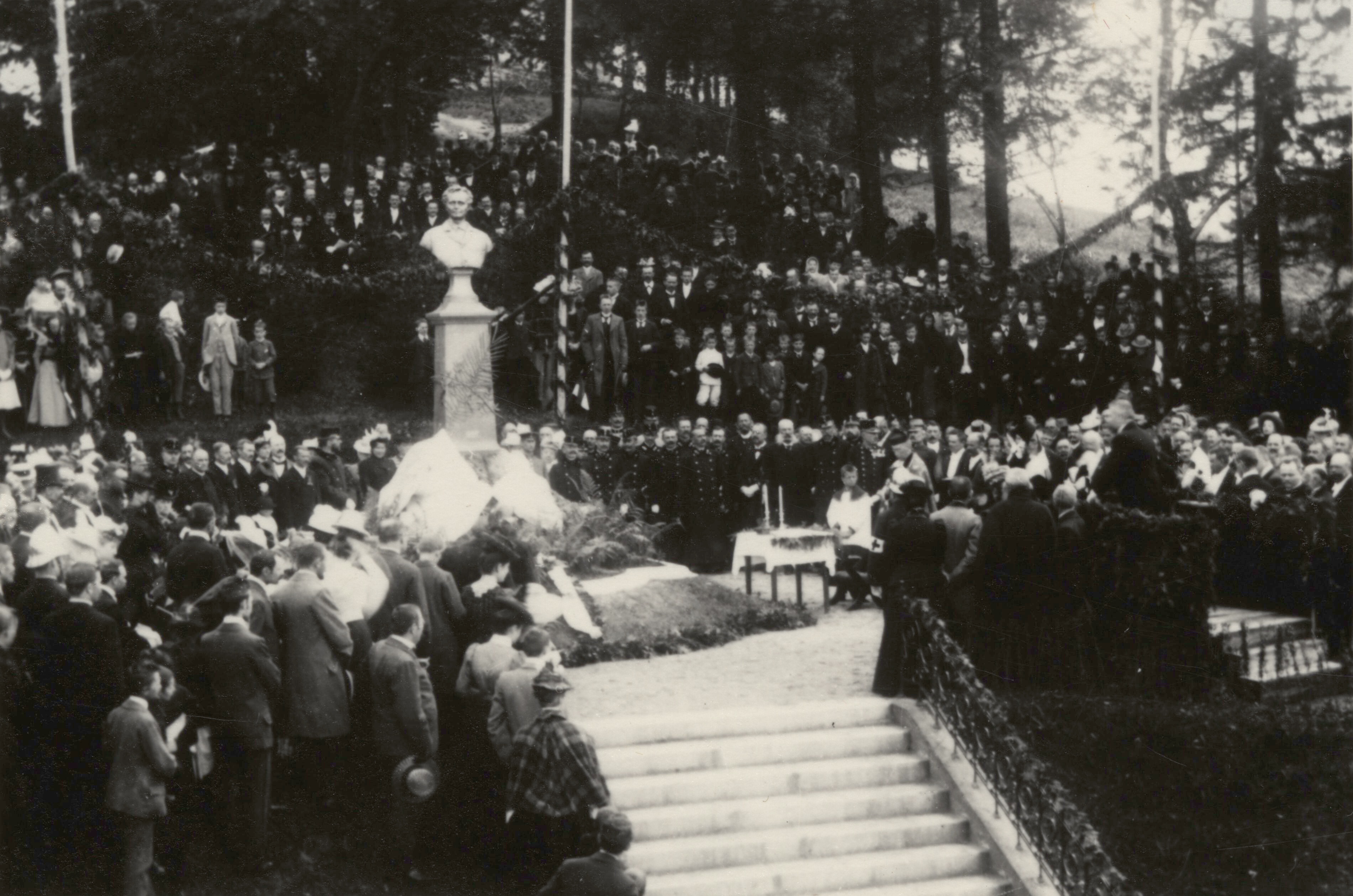 Náhledový obrázek Odhalení tzv. Jubilejního pomníku Vincenze Priessnitze (reprofoto) - 1