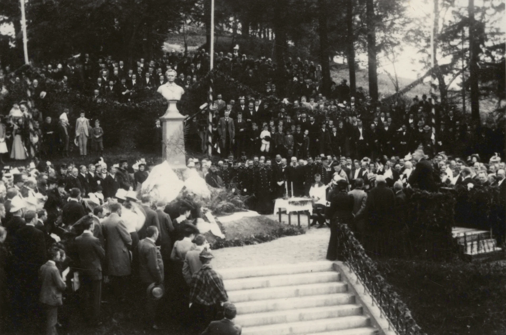 Náhledový obrázek předmětu Odhalení tzv. Jubilejního pomníku Vincenze Priessnitze (reprofoto)