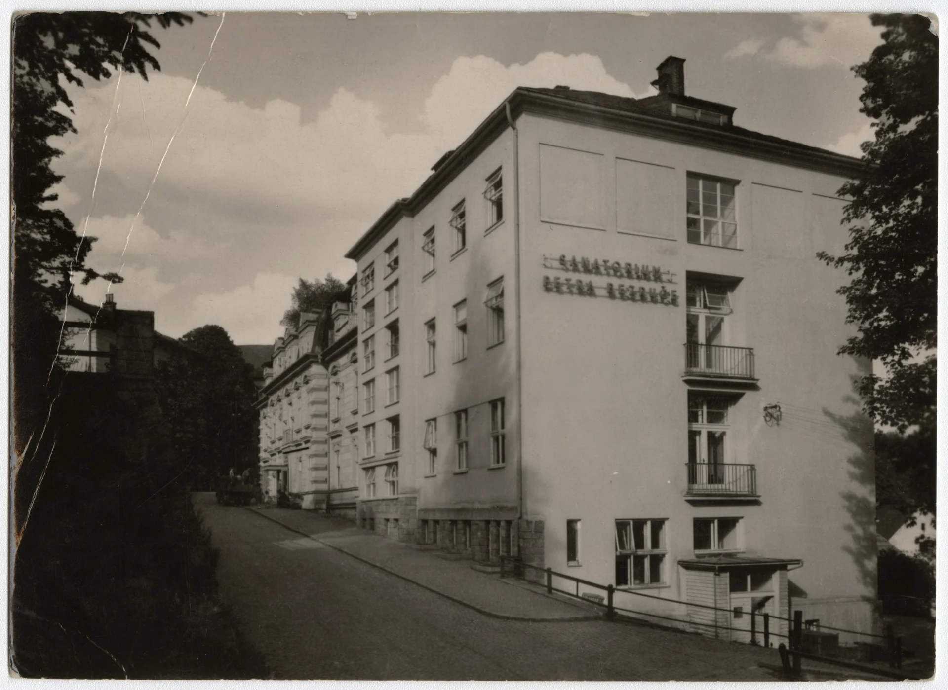 Náhledový obrázek předmětu Sanatorium Petra Bezruče v Lázních Jeseník (čb. pohlednice)