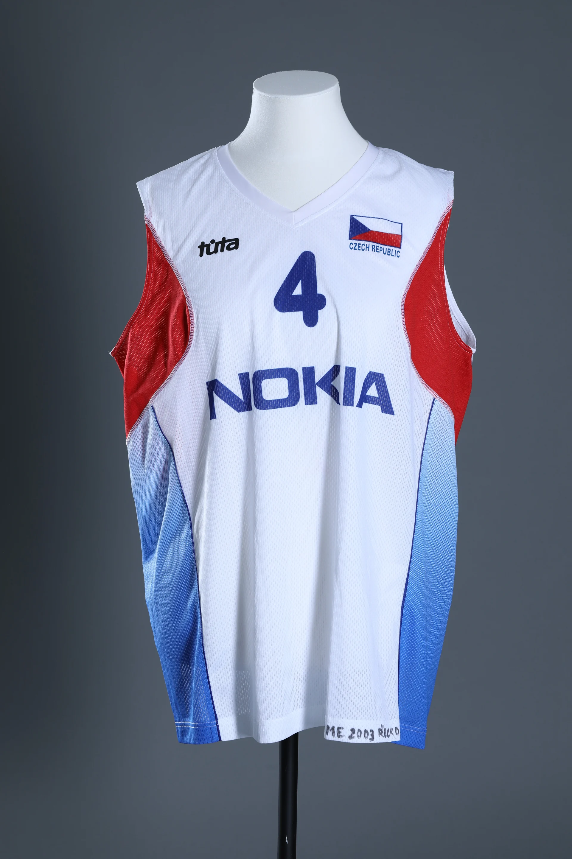 Náhledový obrázek předmětu Dres basketbalistky Jany Veselé z mistrovství Evropy 2003