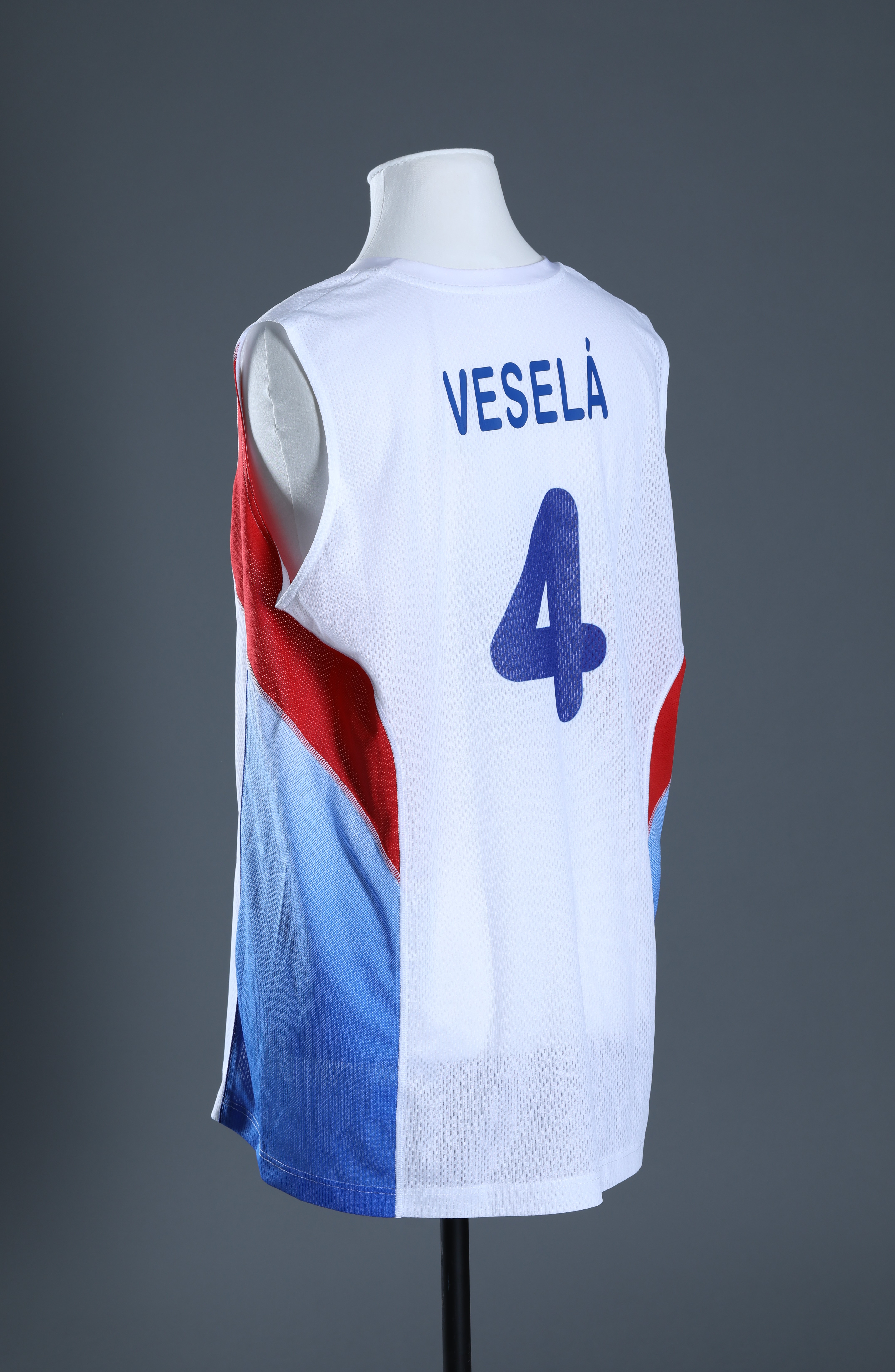 Náhledový obrázek Dres basketbalistky Jany Veselé z mistrovství Evropy 2003 - 2