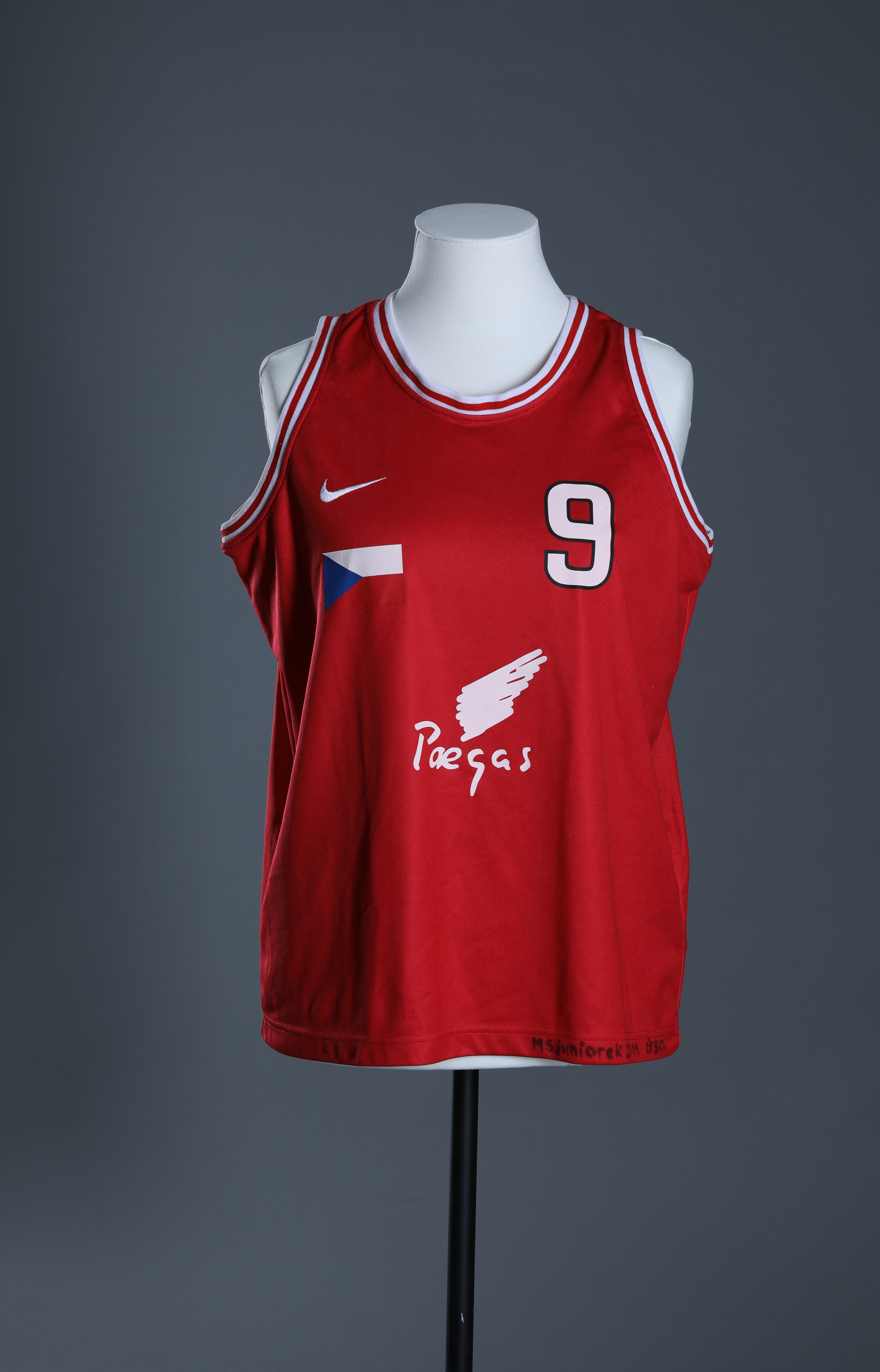 Náhledový obrázek Dres basketbalistky Jany Veselé z mistrovství světa juniorek v Brně - 2