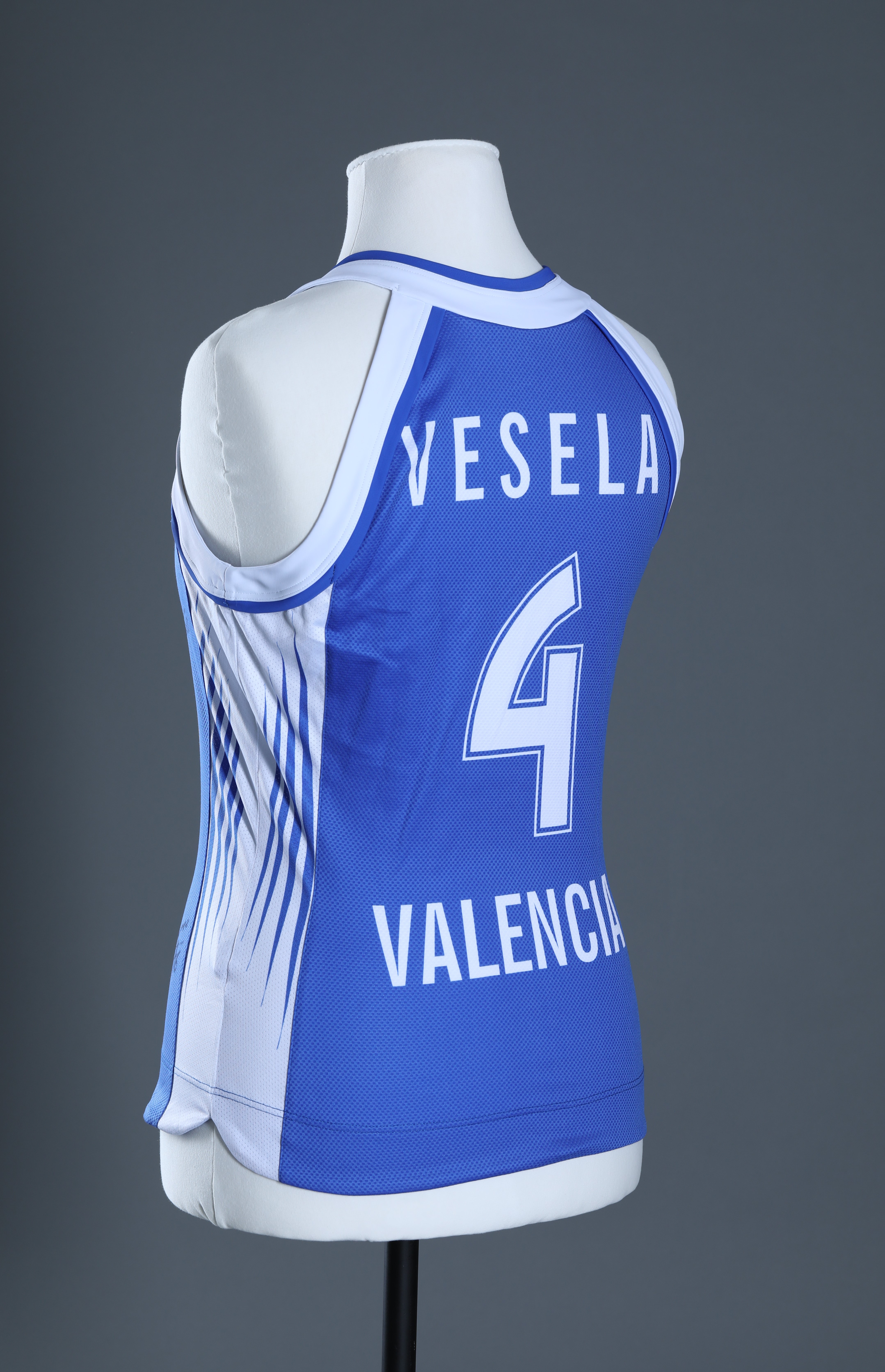 Náhledový obrázek Dres basketbalistky Jany Veselé z klubu Ros Casares Valencia - 2
