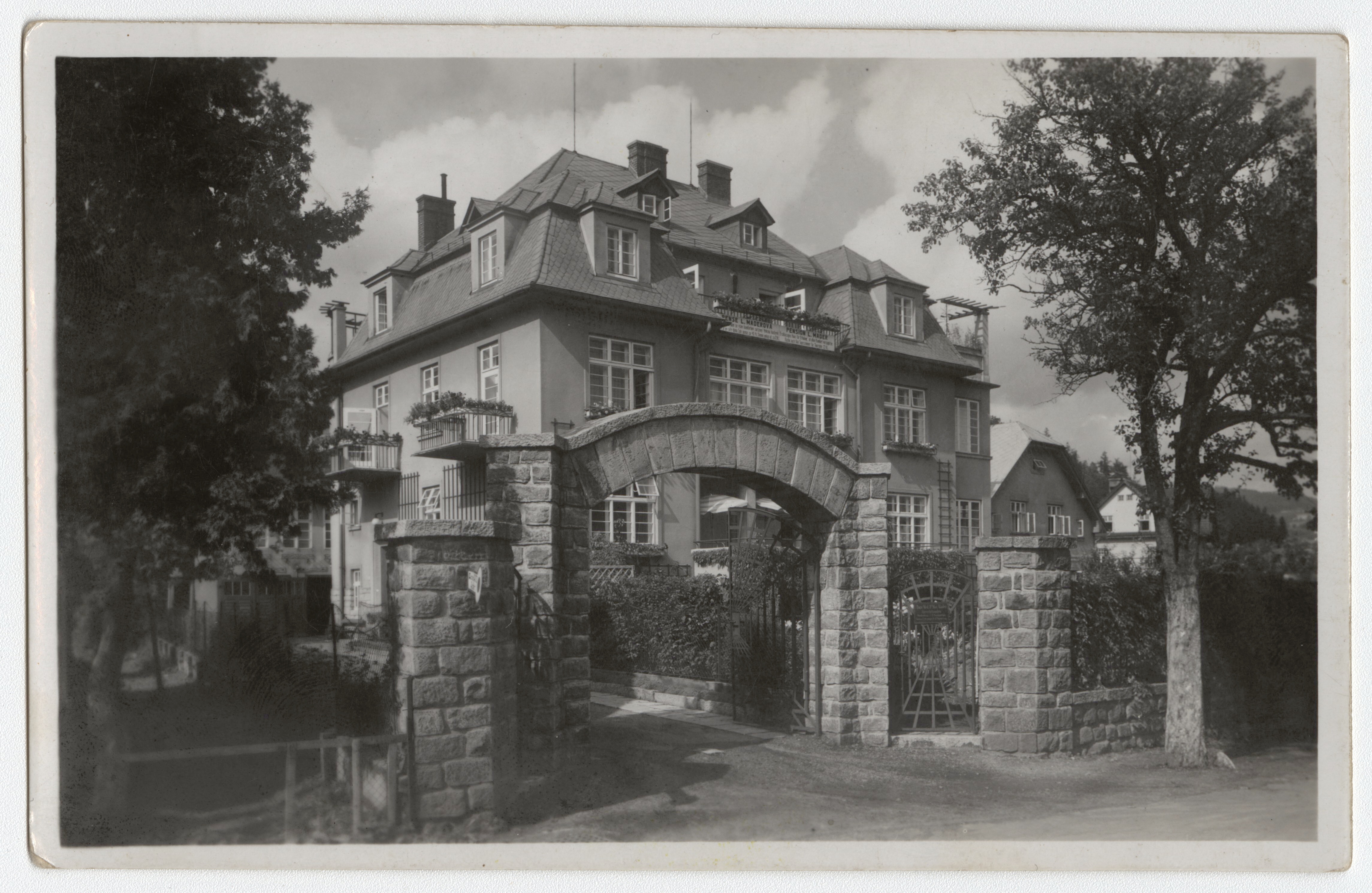 Náhledový obrázek Villa Mader v lázních Dolní Lipová (čb. pohlednice) - 1