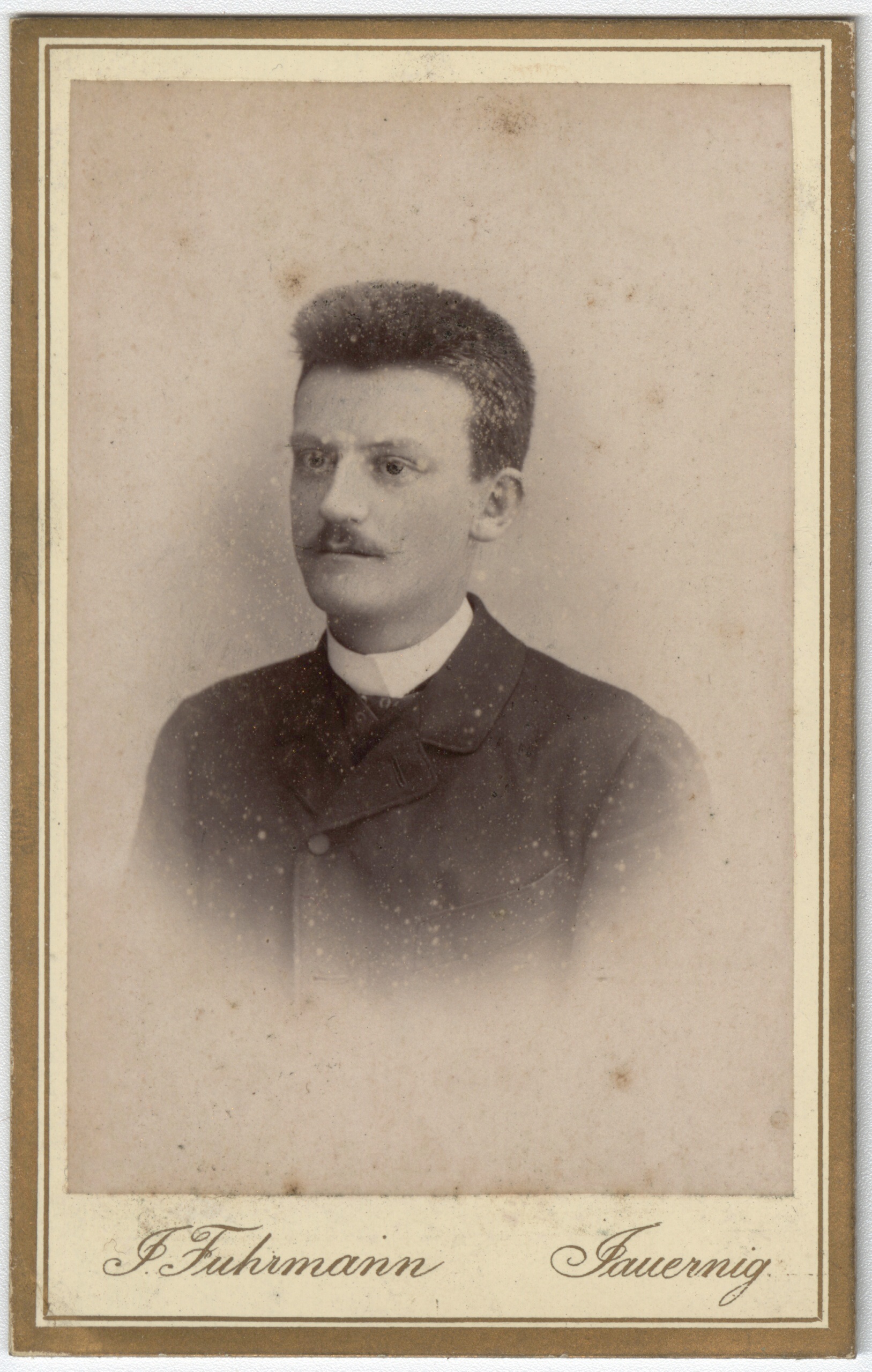 Náhledový obrázek Adjunkt Alois Hosan (kabinetní portrét) - 1