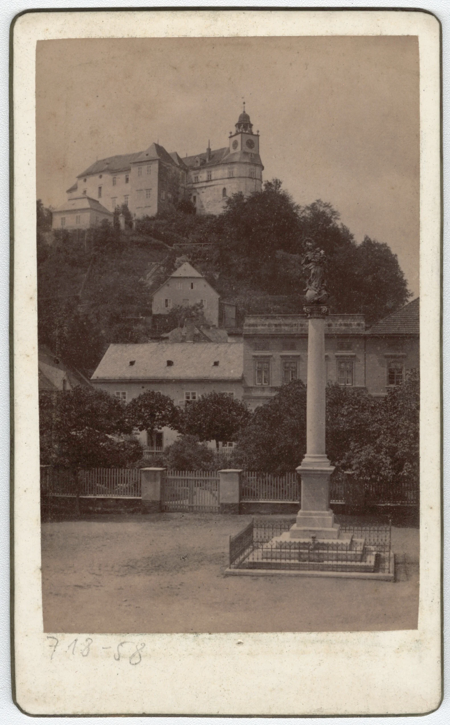 Náhledový obrázek předmětu Zámek Jánský Vrch v Javorníku (čb. fotografie)