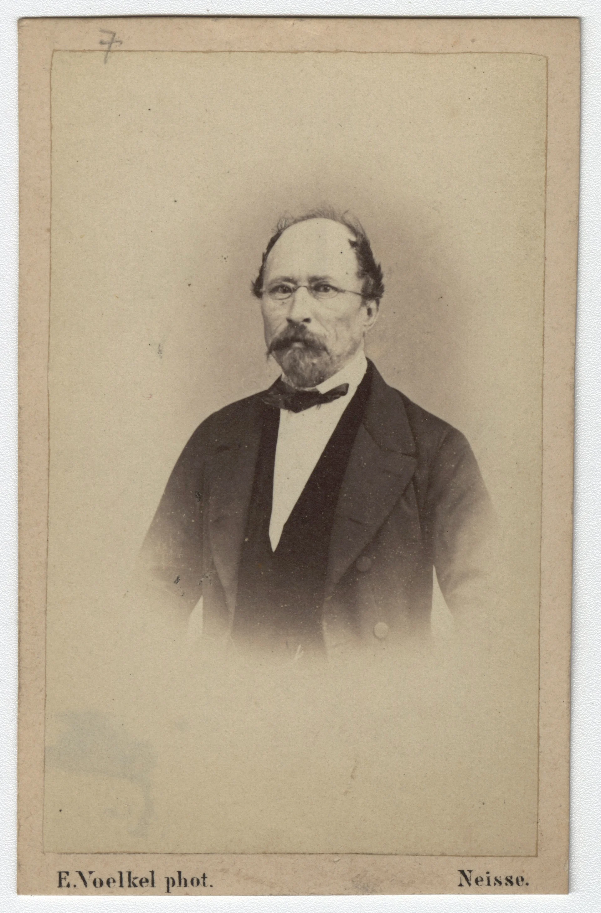 Náhledový obrázek předmětu Pokladník Otto Heymann (kabinetní portrét)