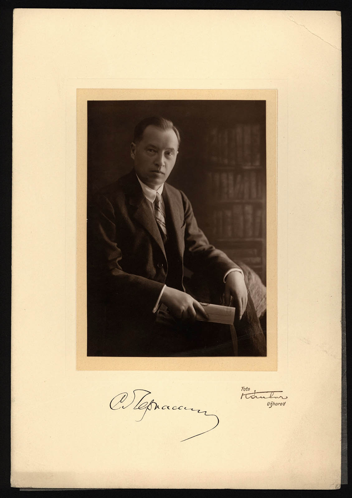 Náhledový obrázek Drahému Mykytovi Juchymovyči Šapovalovi s hlubokou úctou S. Čerkasenko. Užhorod. 23. VI. [1]928 - 1