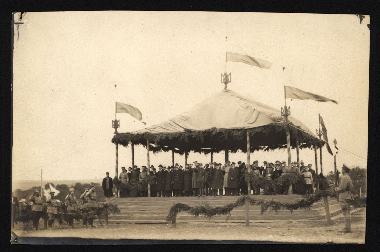 Náhledový obrázek Přísaha vojáků Armády Ukrajinské lidové republiky, hlavní pavilon slavností - 1