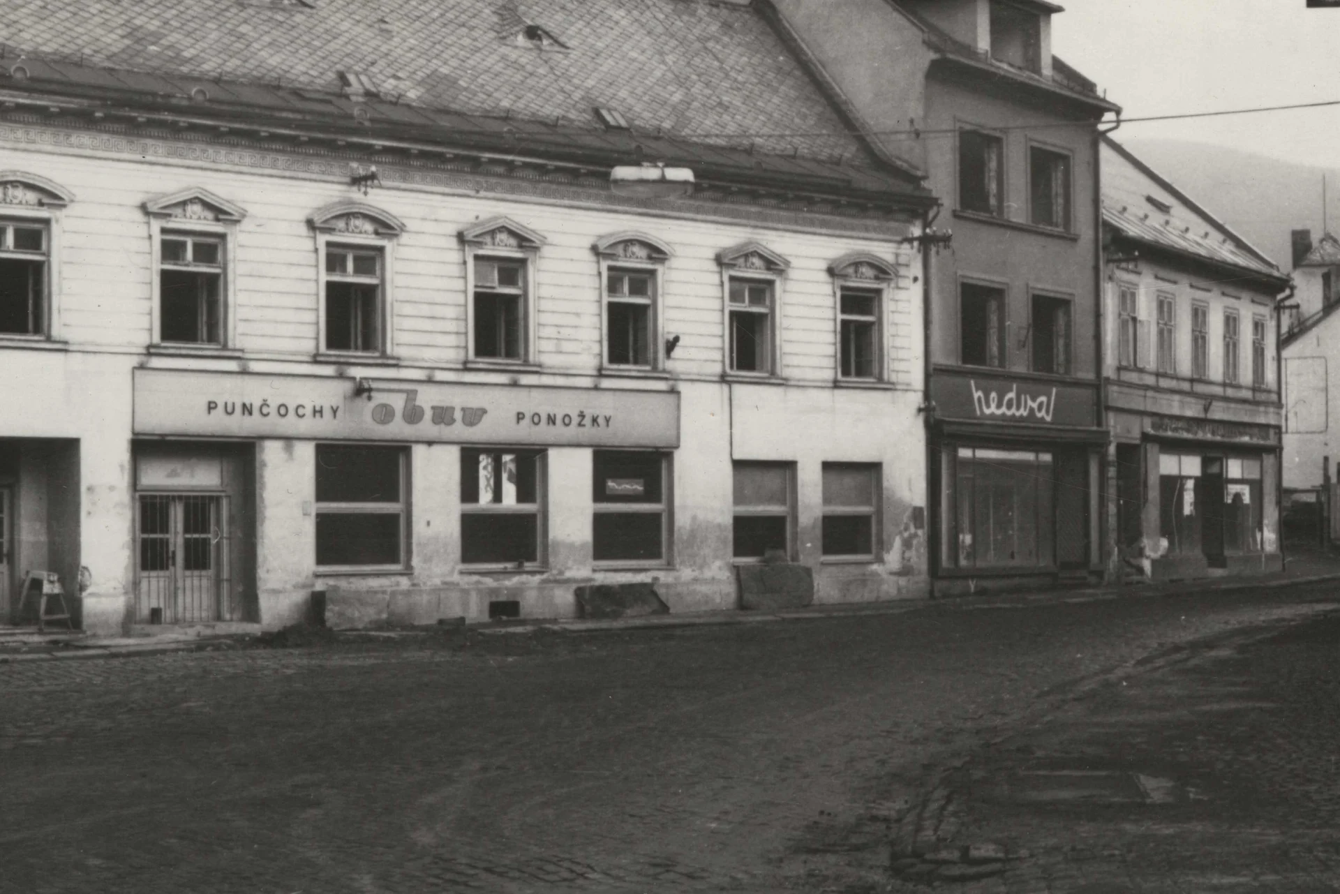 Náhledový obrázek předmětu Demolice v Lipovské ulici v Jeseníku (čb. fotografie)