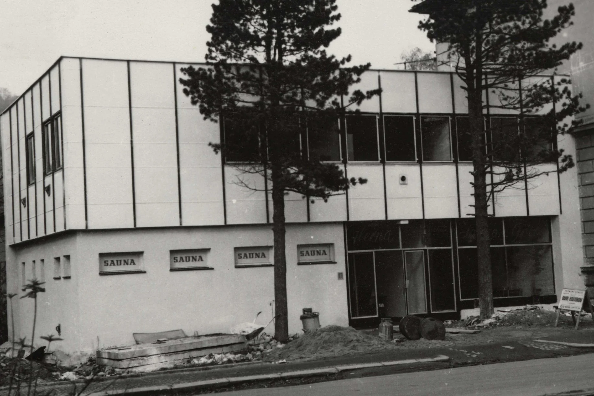 Náhledový obrázek předmětu Sauna TJ RD Jeseník v Dukelské ulici v Jeseníku (čb. fotografie)