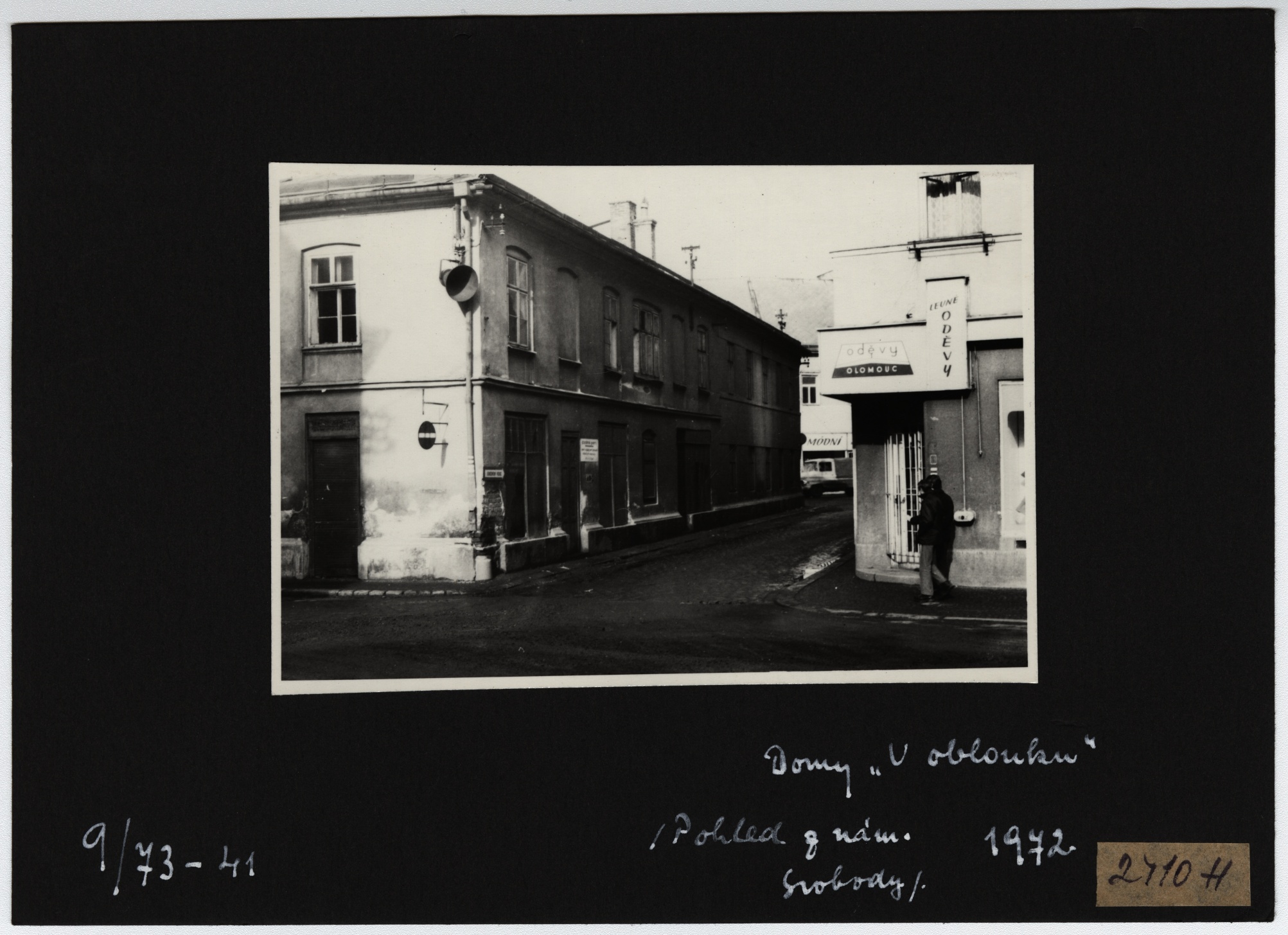 Náhledový obrázek Domy v tzv. Oblouku v Jeseníku před demolicí (čb. fotografie) - 2