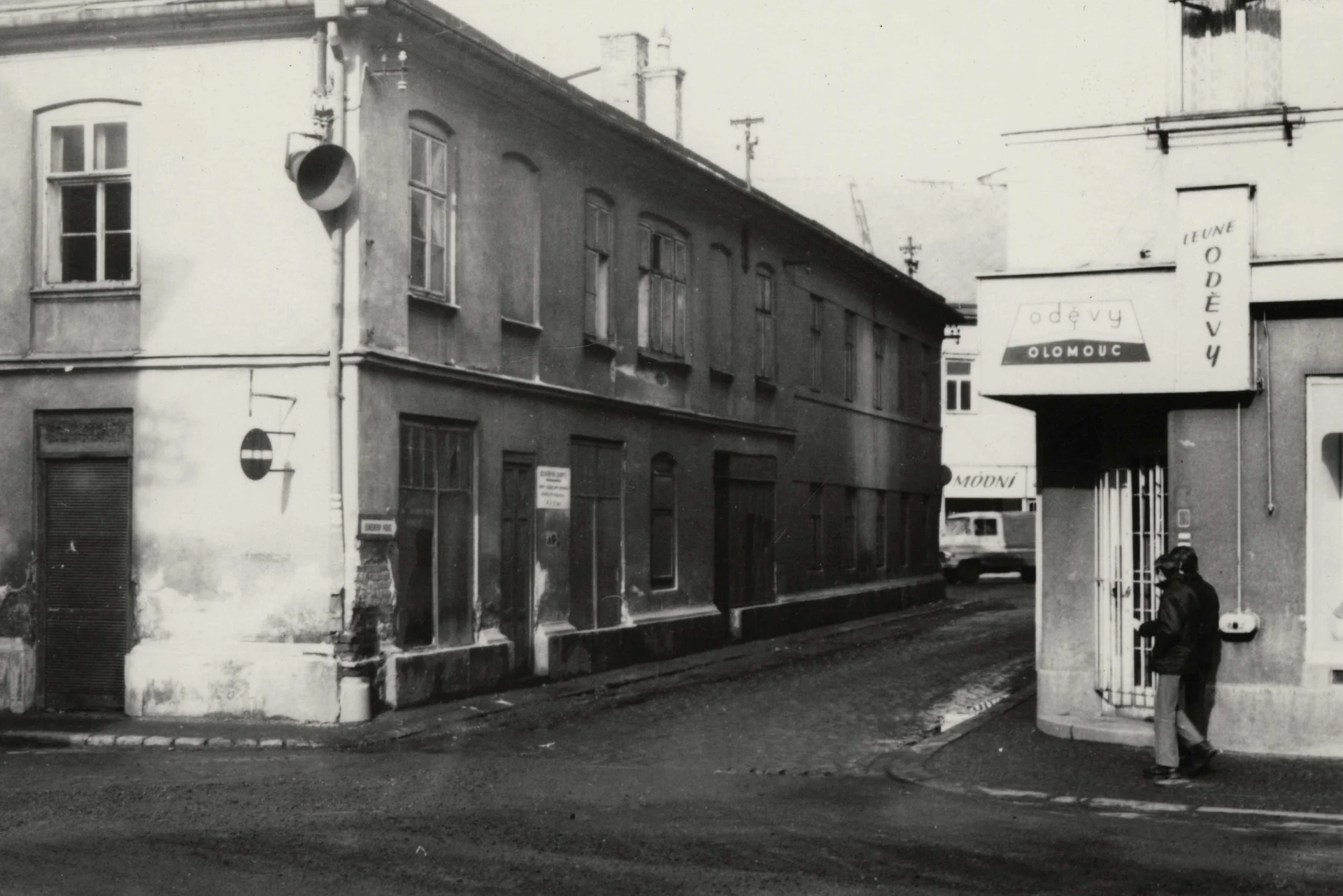 Náhledový obrázek předmětu Domy v tzv. Oblouku v Jeseníku před demolicí (čb. fotografie)