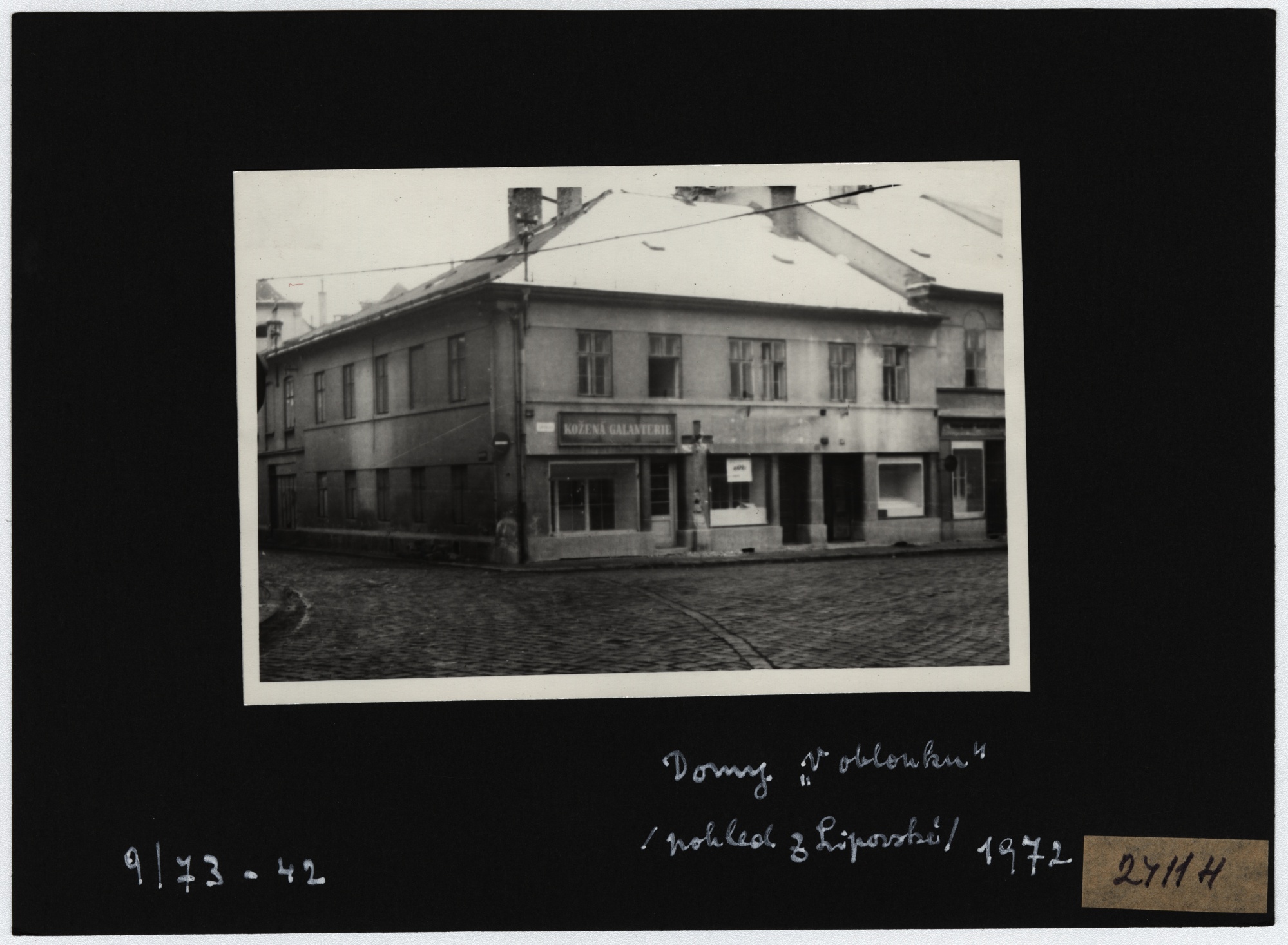 Náhledový obrázek Domy v tzv. Oblouku v Jeseníku před demolicí (čb. fotografie) - 2