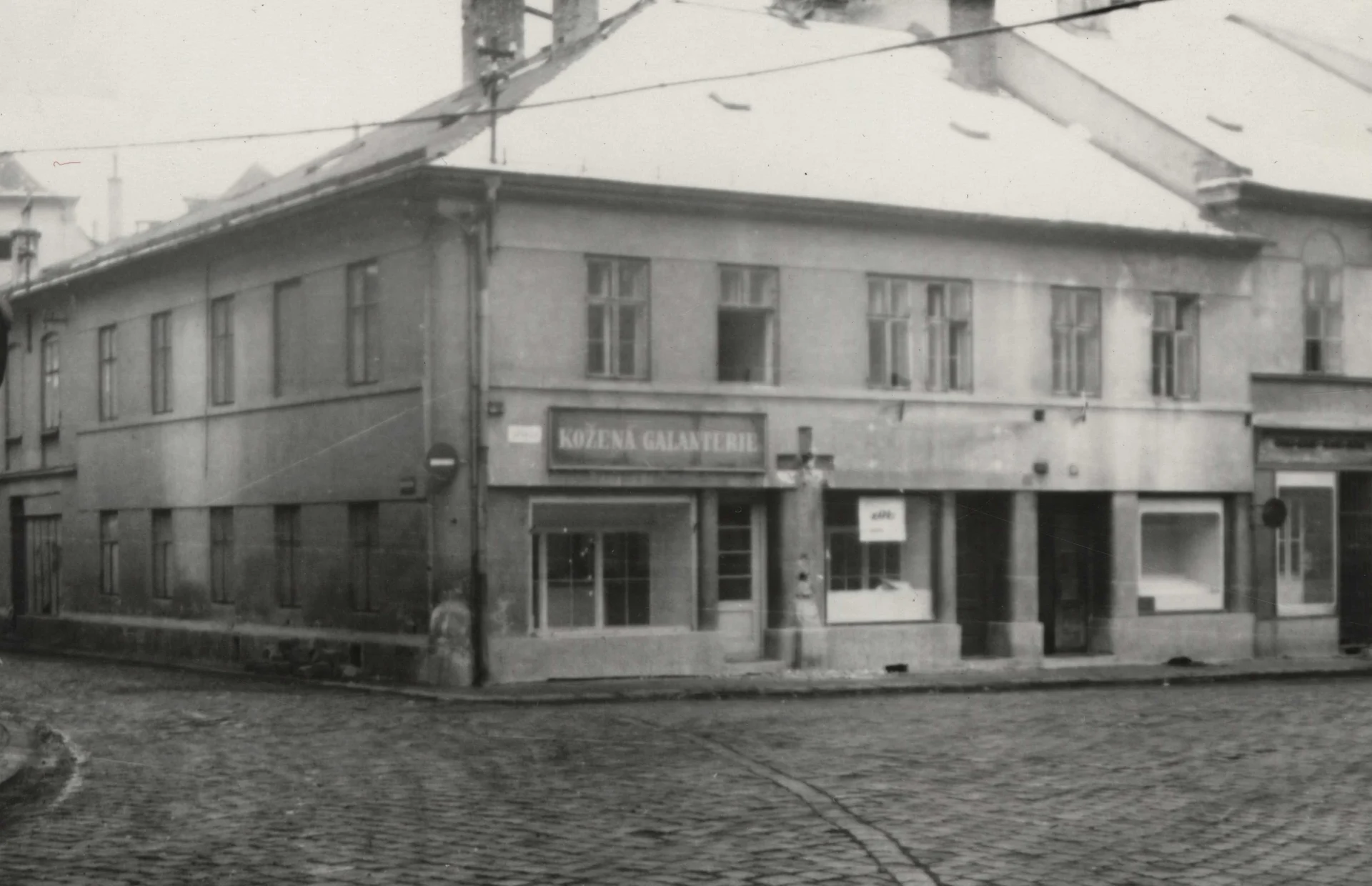 Náhledový obrázek předmětu Domy v tzv. Oblouku v Jeseníku před demolicí (čb. fotografie)