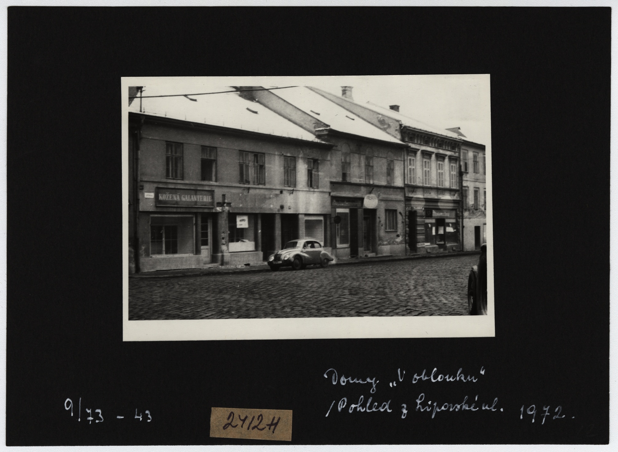 Náhledový obrázek Domy v tzv. Oblouku v Jeseníku před demolicí (čb. fotografie) - 2