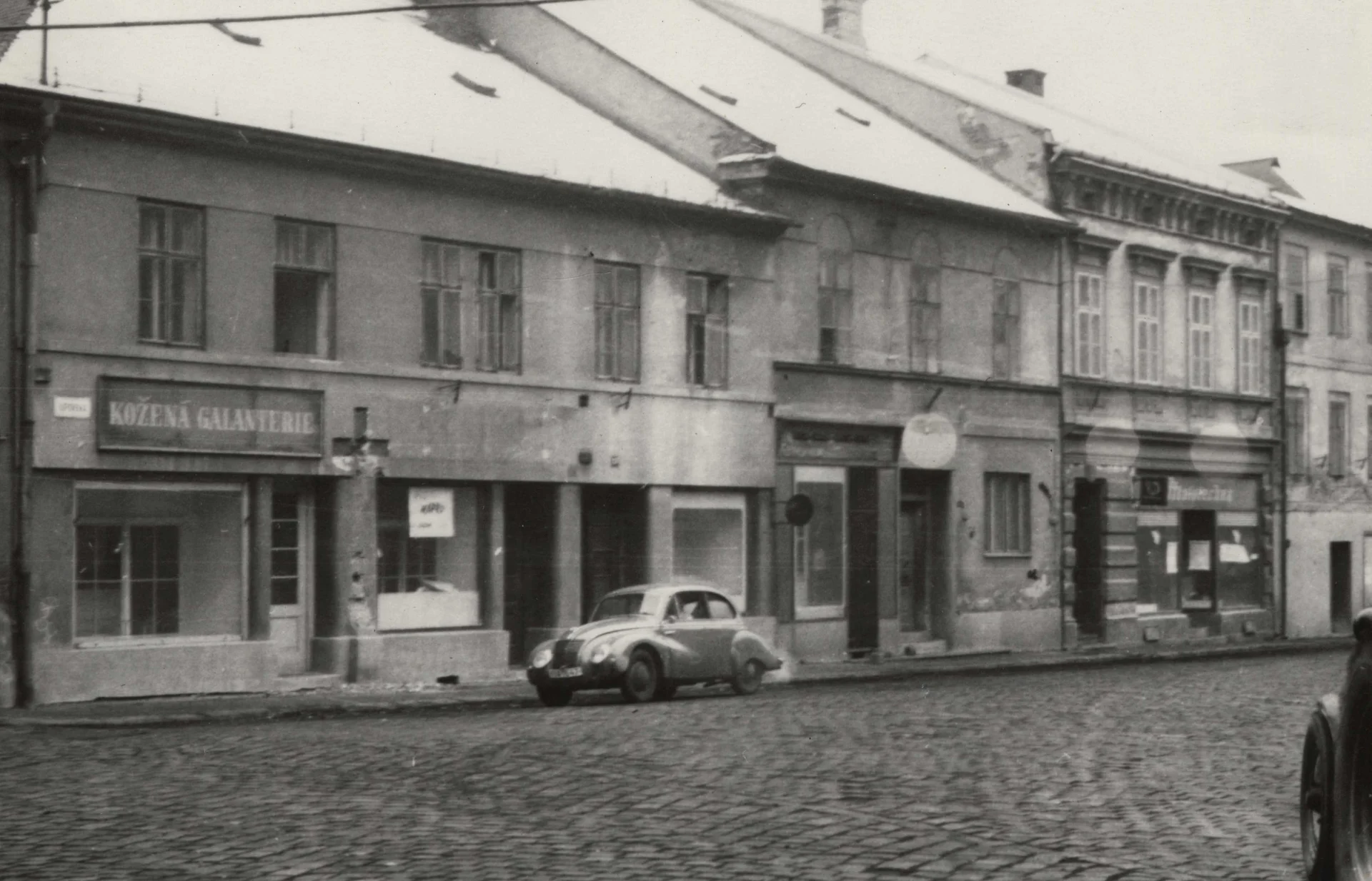Náhledový obrázek předmětu Domy v tzv. Oblouku v Jeseníku před demolicí (čb. fotografie)