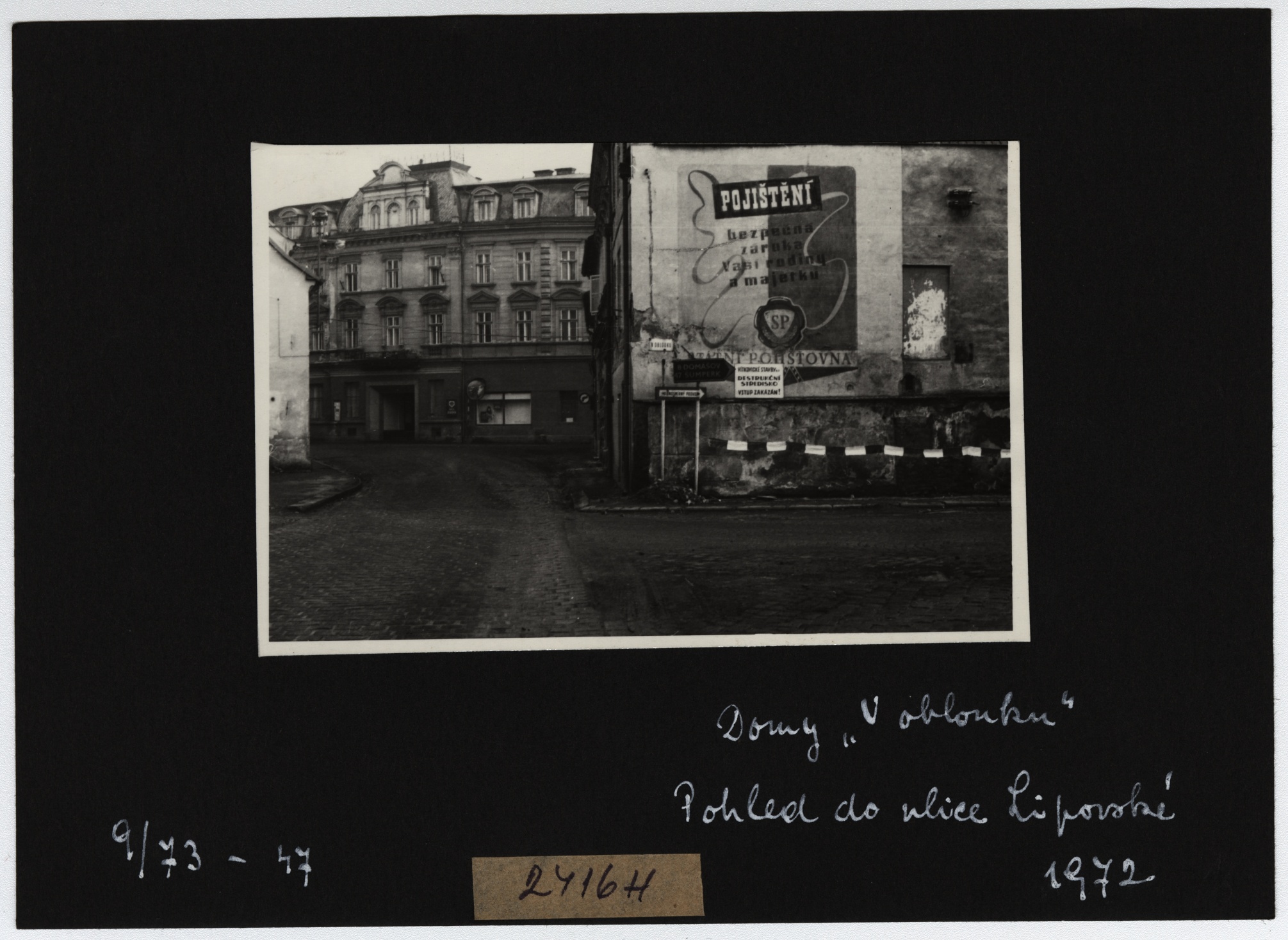 Náhledový obrázek Domy v tzv. Oblouku v Jeseníku před demolicí (čb. fotografie) - 2