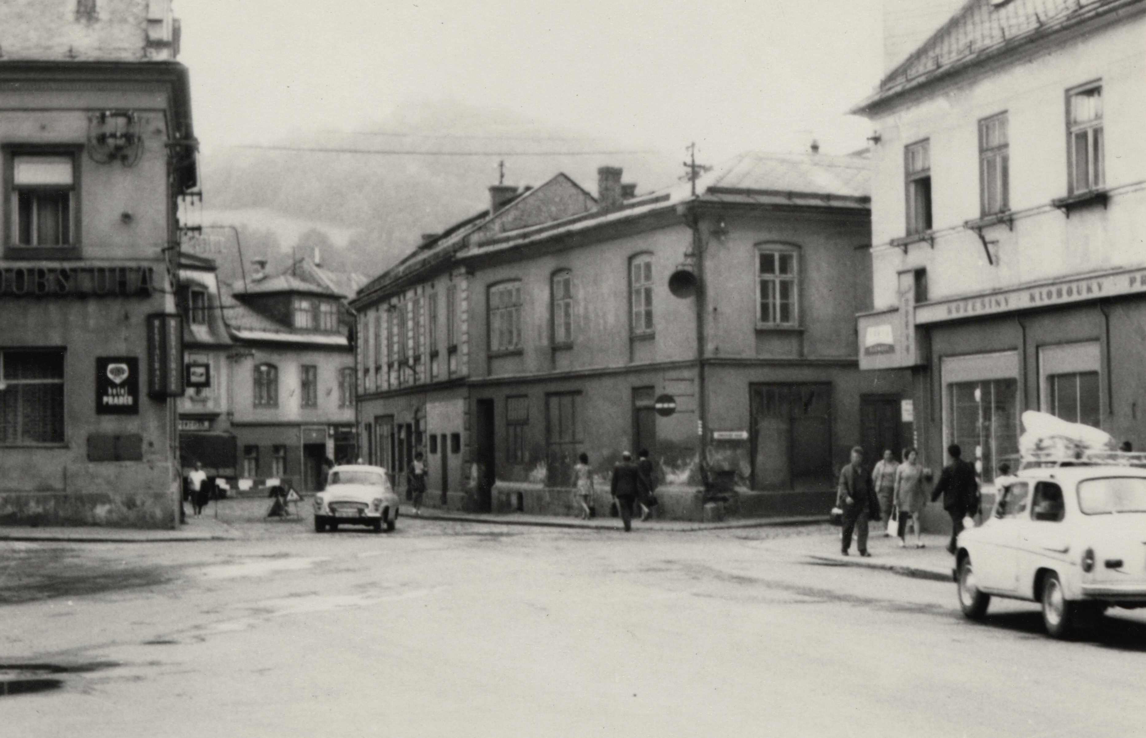 Náhledový obrázek Ulice V Oblouku v Jeseníku před demolicí (čb. fotografie) - 1