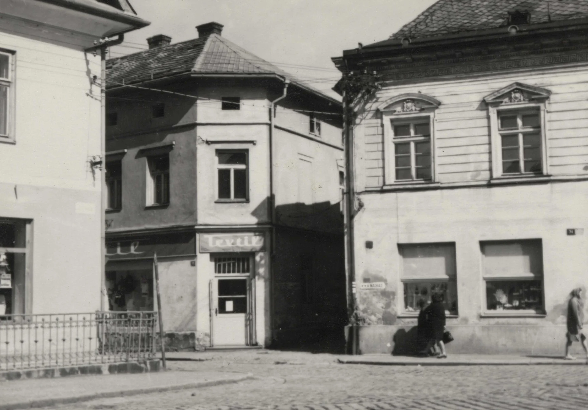 Náhledový obrázek předmětu Ulice Lipovská a Tyršova v Jeseníku před demolicí (čb. fotografie)