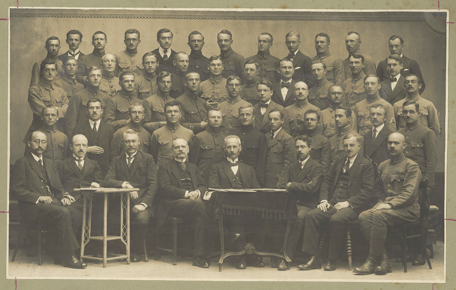 Náhledový obrázek Maturanti na přípravném obchodním kurzu Obchodní akademie v Liberci, dne 25. VI. 1921 - 2