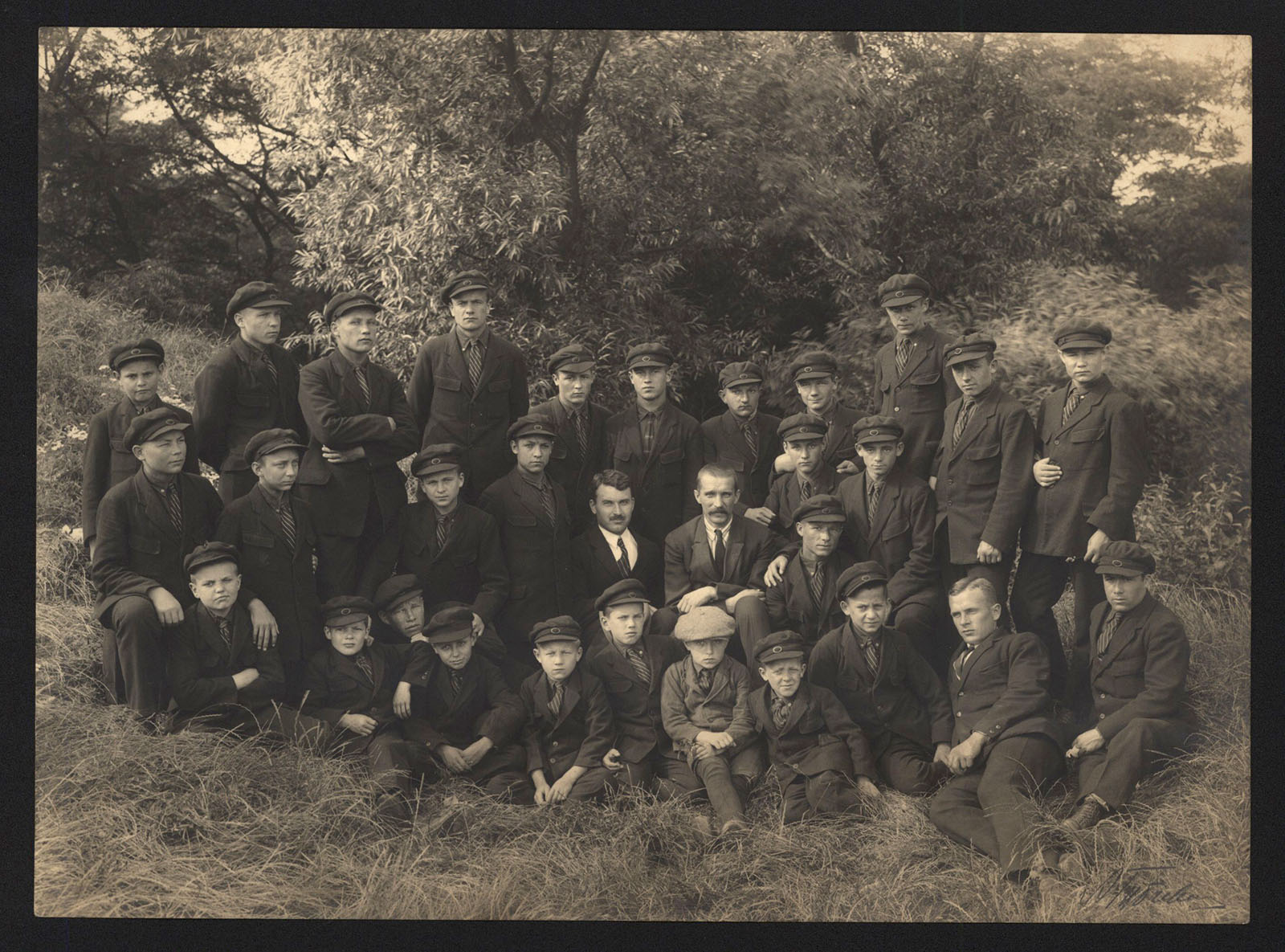 Náhledový obrázek Škola [ukrajinských skautů] bezprostředně po přesunu z Polska do Prahy, 1923 - 1