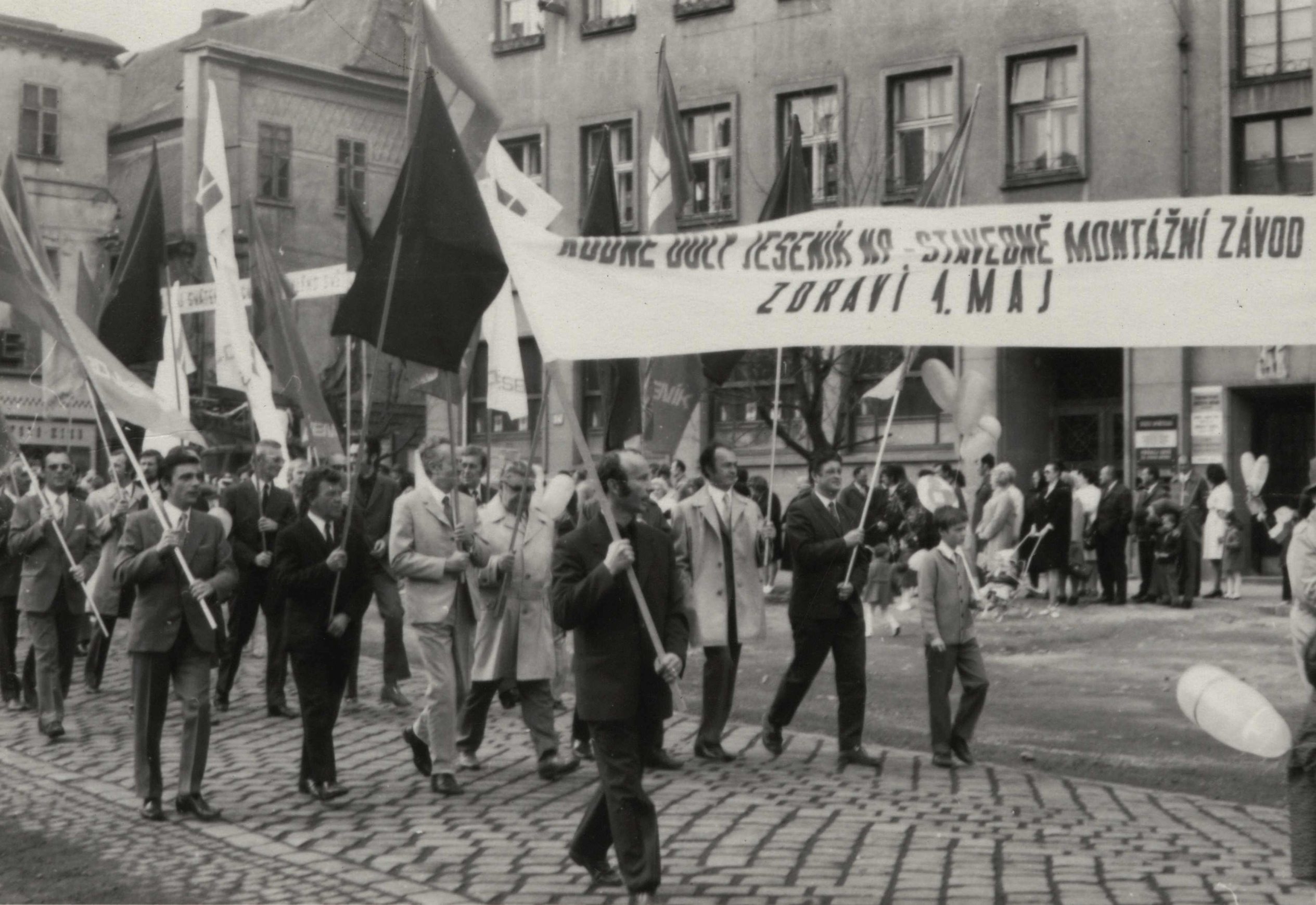 Náhledový obrázek Oslava 1. máje 1973 v Jeseníku (čb. fotografie) - 1