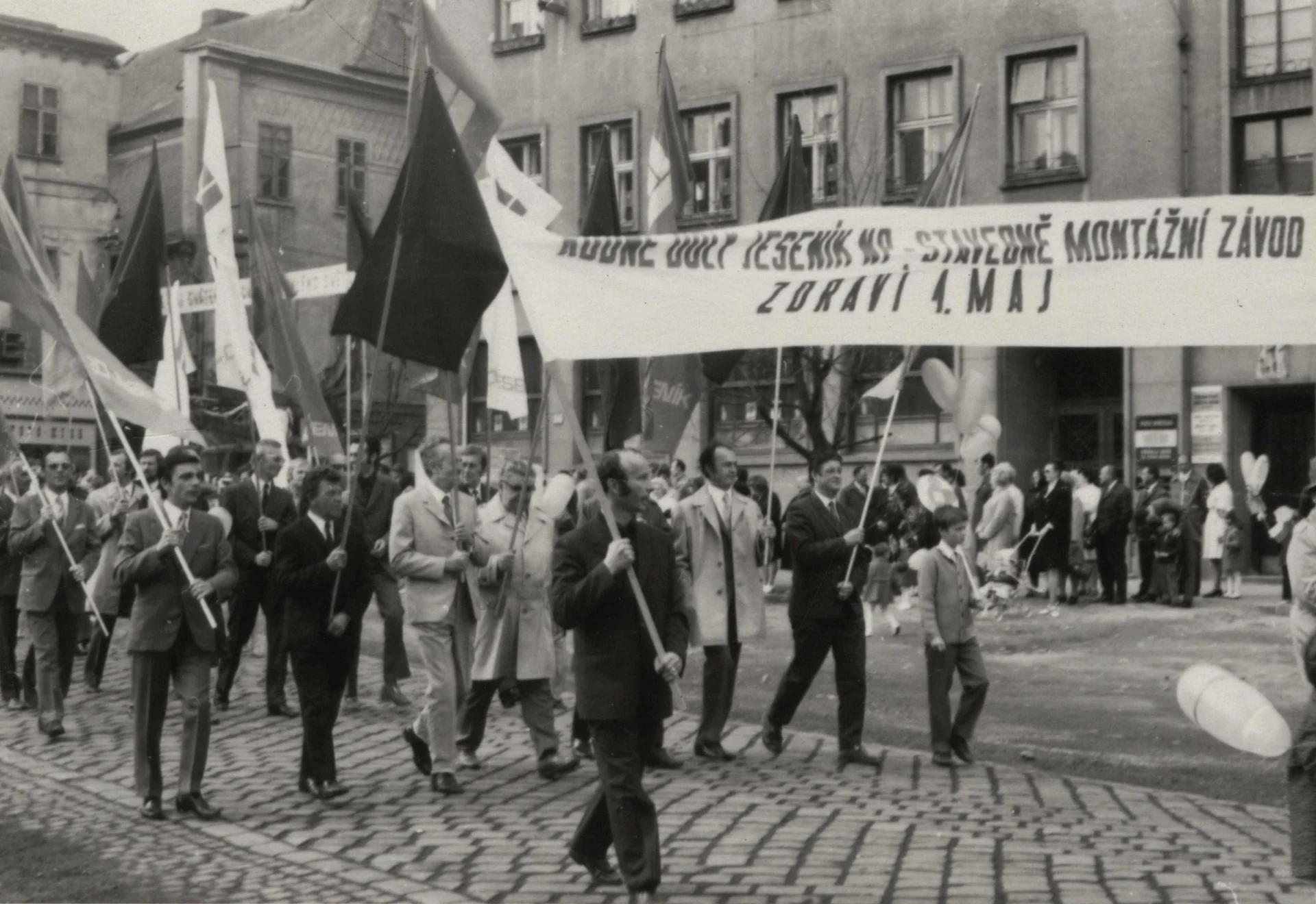 Náhledový obrázek předmětu Oslava 1. máje 1973 v Jeseníku (čb. fotografie)