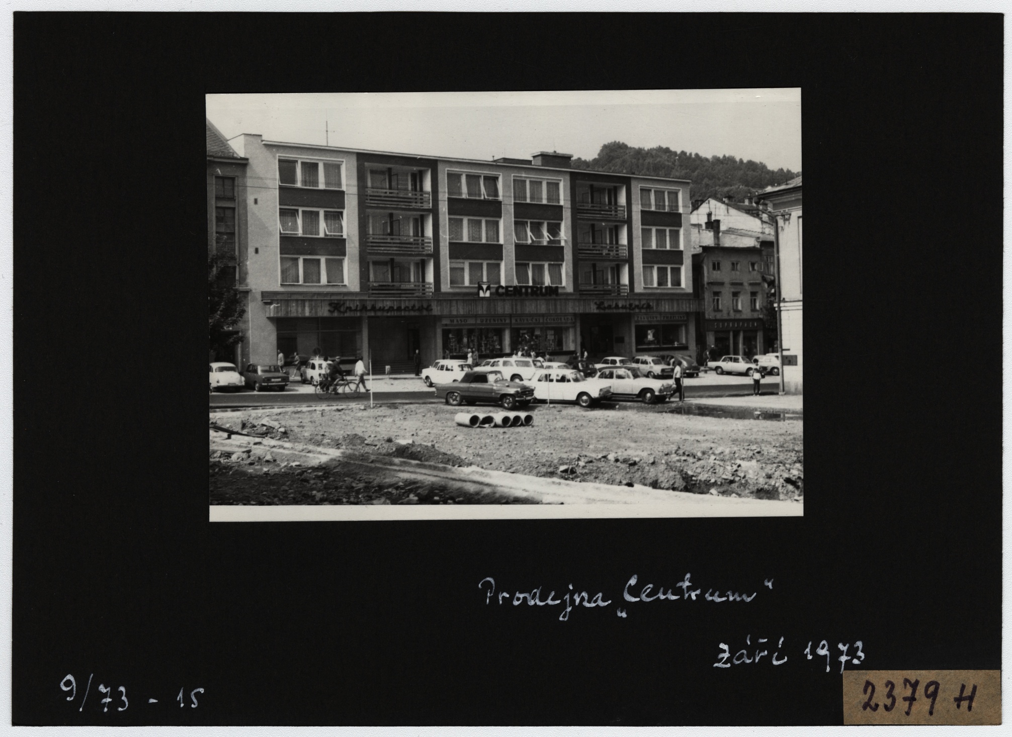 Náhledový obrázek Náměstí v Jeseníku v 70. letech 20. století (čb. fotografie) - 2