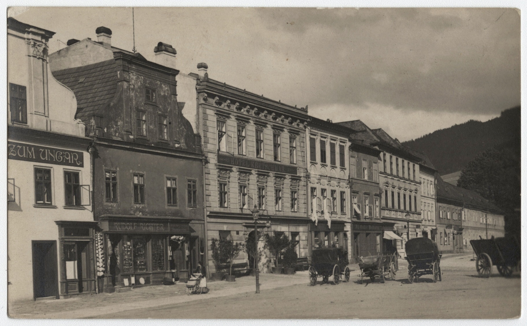 Náhledový obrázek Náměstí v Jeseníku (čb. fotografie) - 1