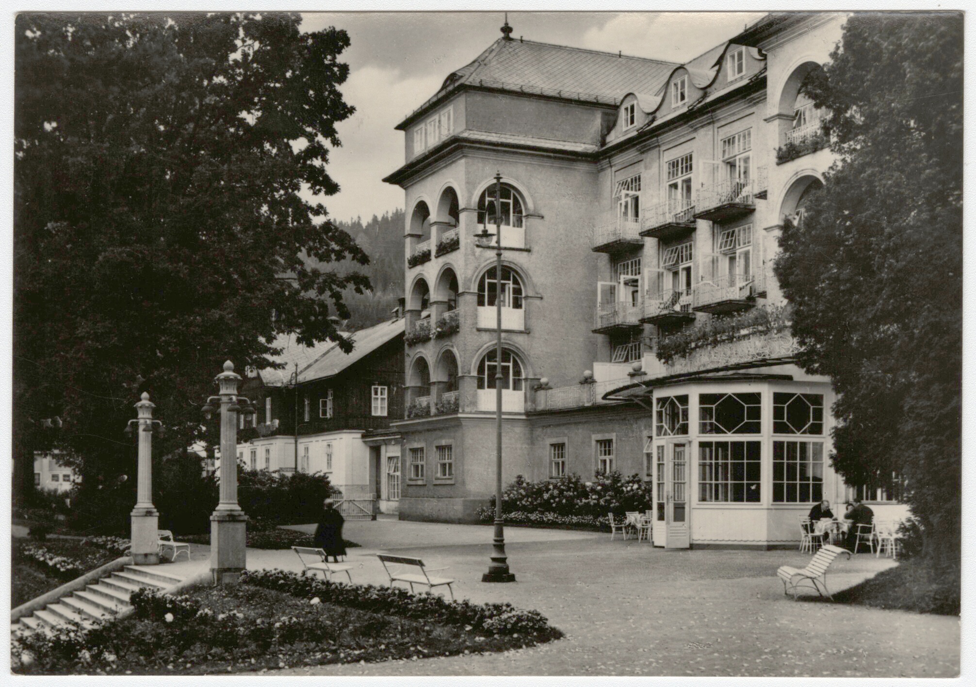Náhledový obrázek Sanatorium Priessnitz v Lázních Jeseníku (čb. pohlednice) - 1