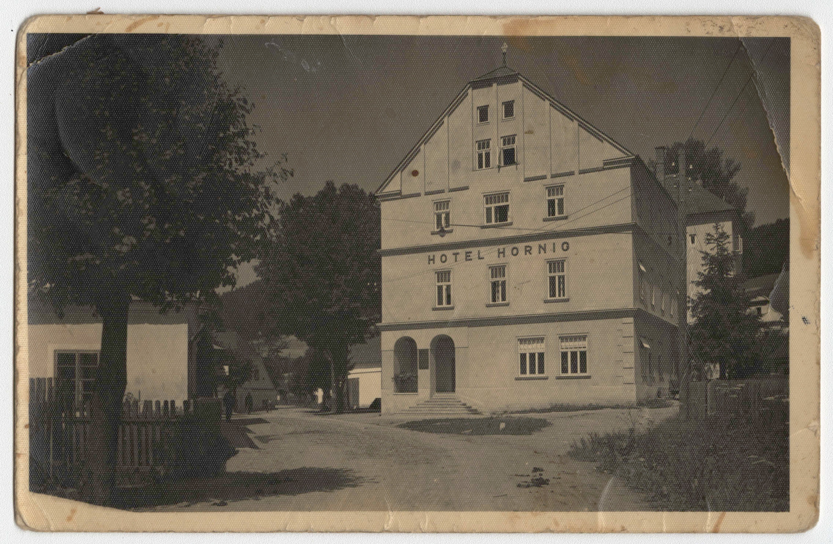 Náhledový obrázek Hotel Hornig v Karlovicích (čb. pohlednice) - 1