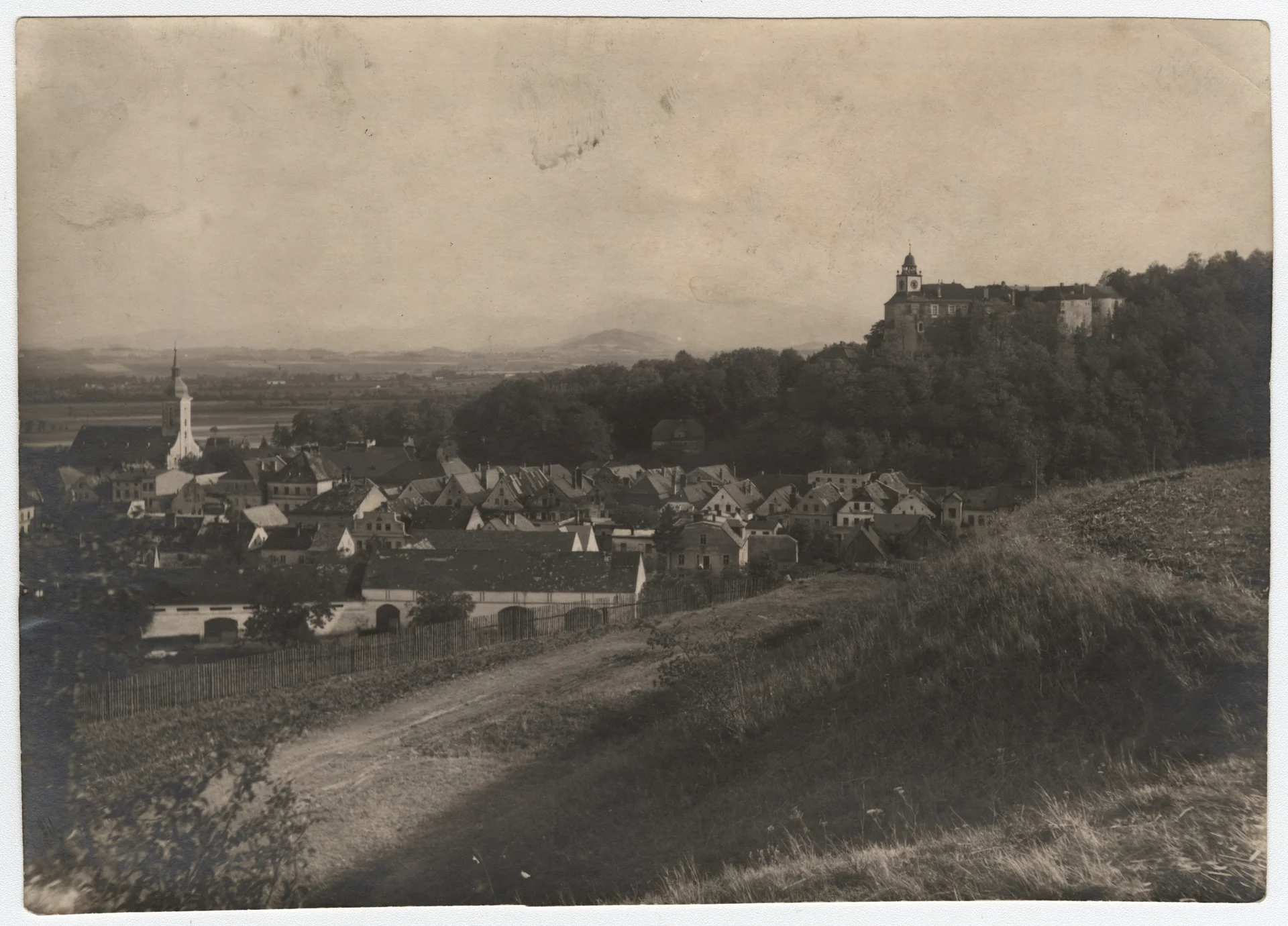 Náhledový obrázek předmětu Město Javorník a zámek Jánský Vrch (čb. fotografie)