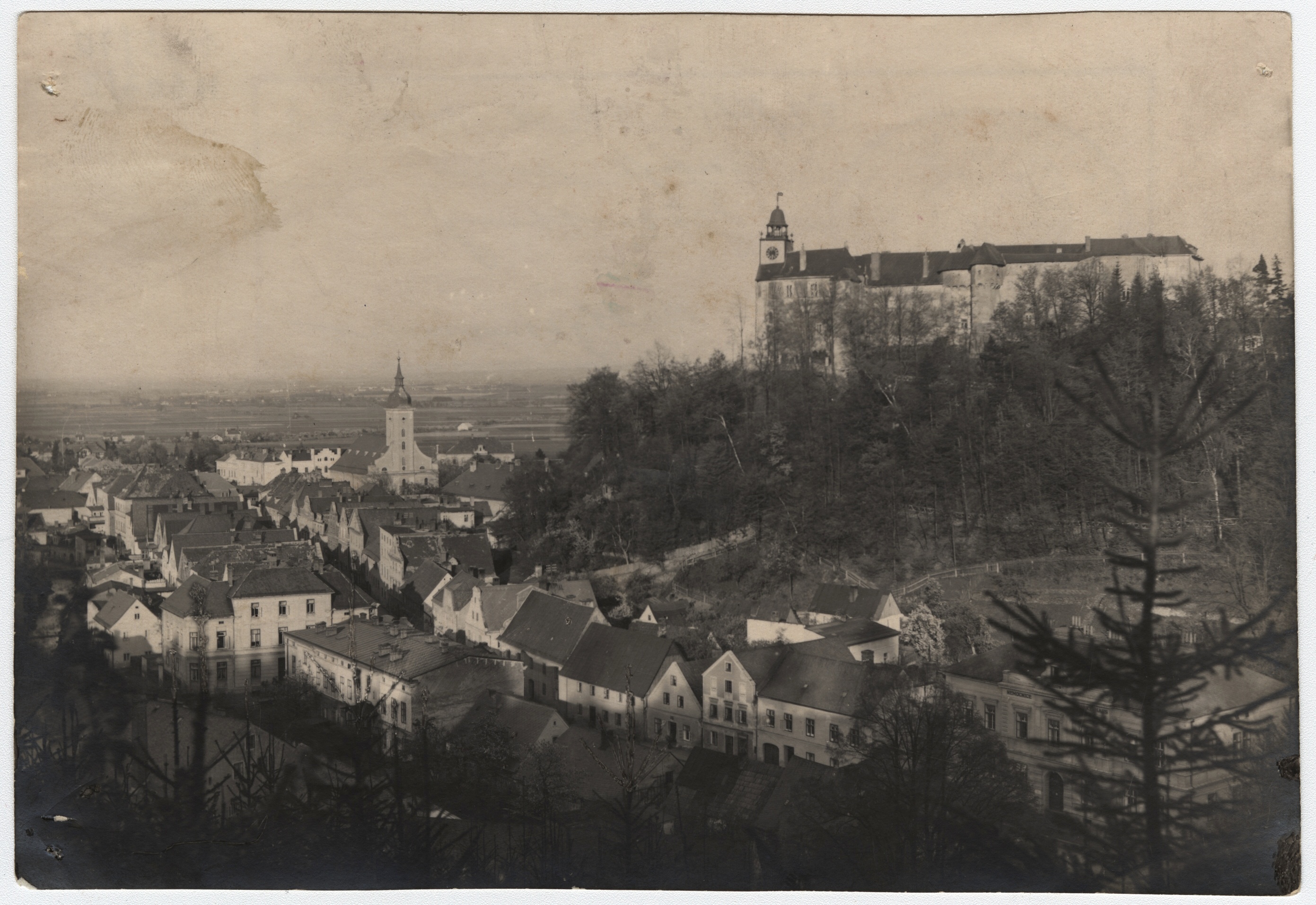 Náhledový obrázek Město Javorník a zámek Jánský Vrch (čb. fotografie) - 1