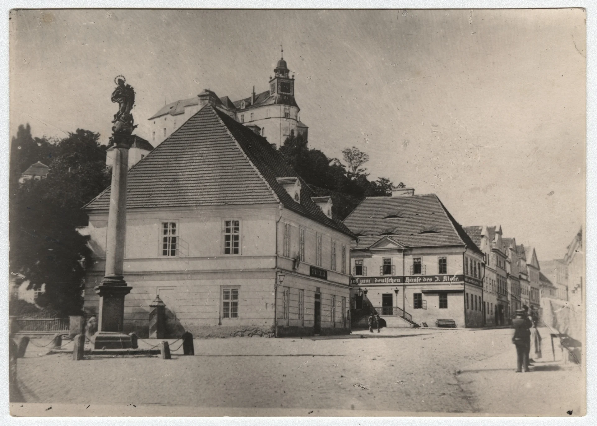 Náhledový obrázek předmětu Náměstí v Javorníku a zámek Jánský Vrch (čb. fotografie)