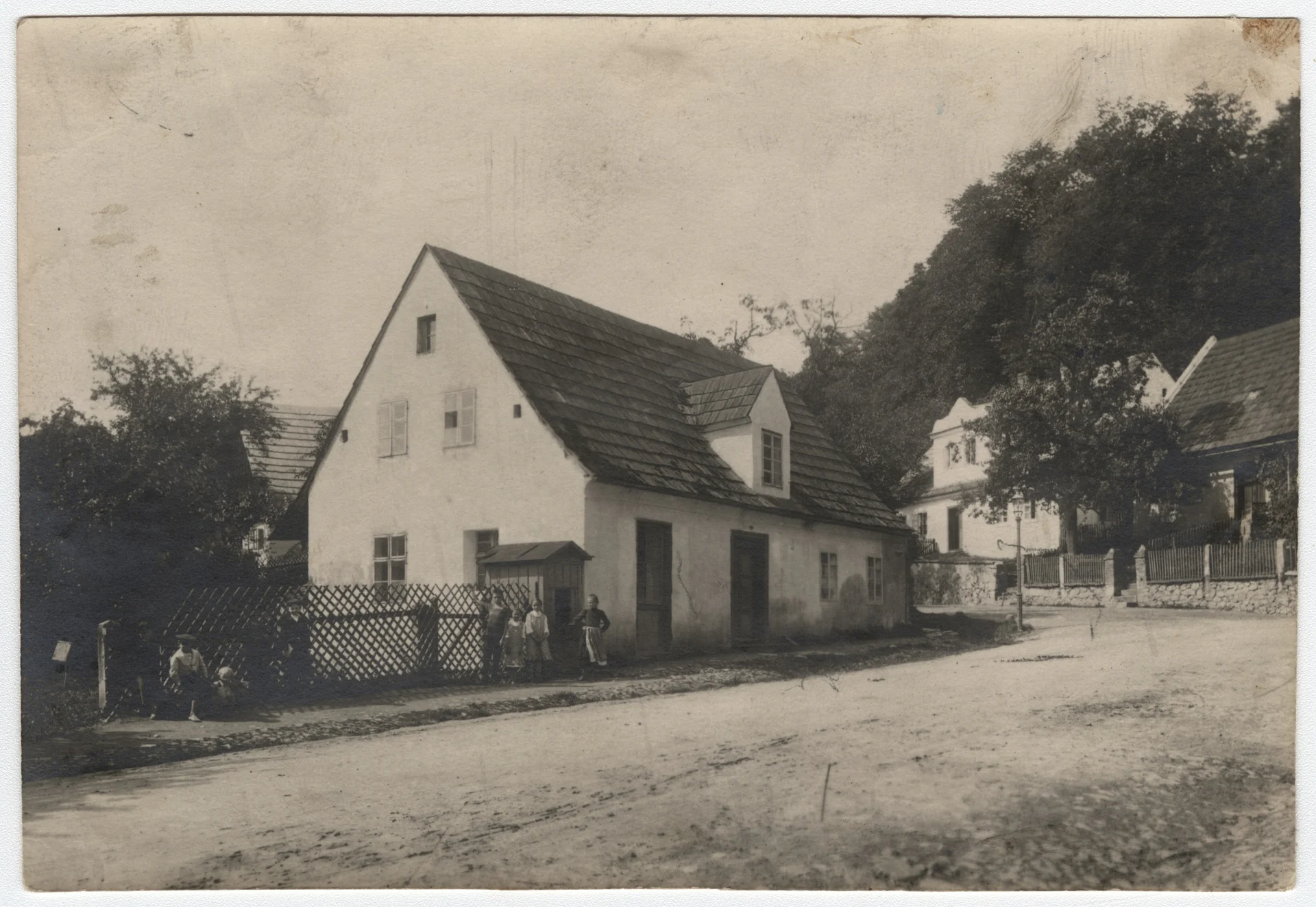 Náhledový obrázek předmětu Obytné stavení v Javorníku (čb. fotografie)