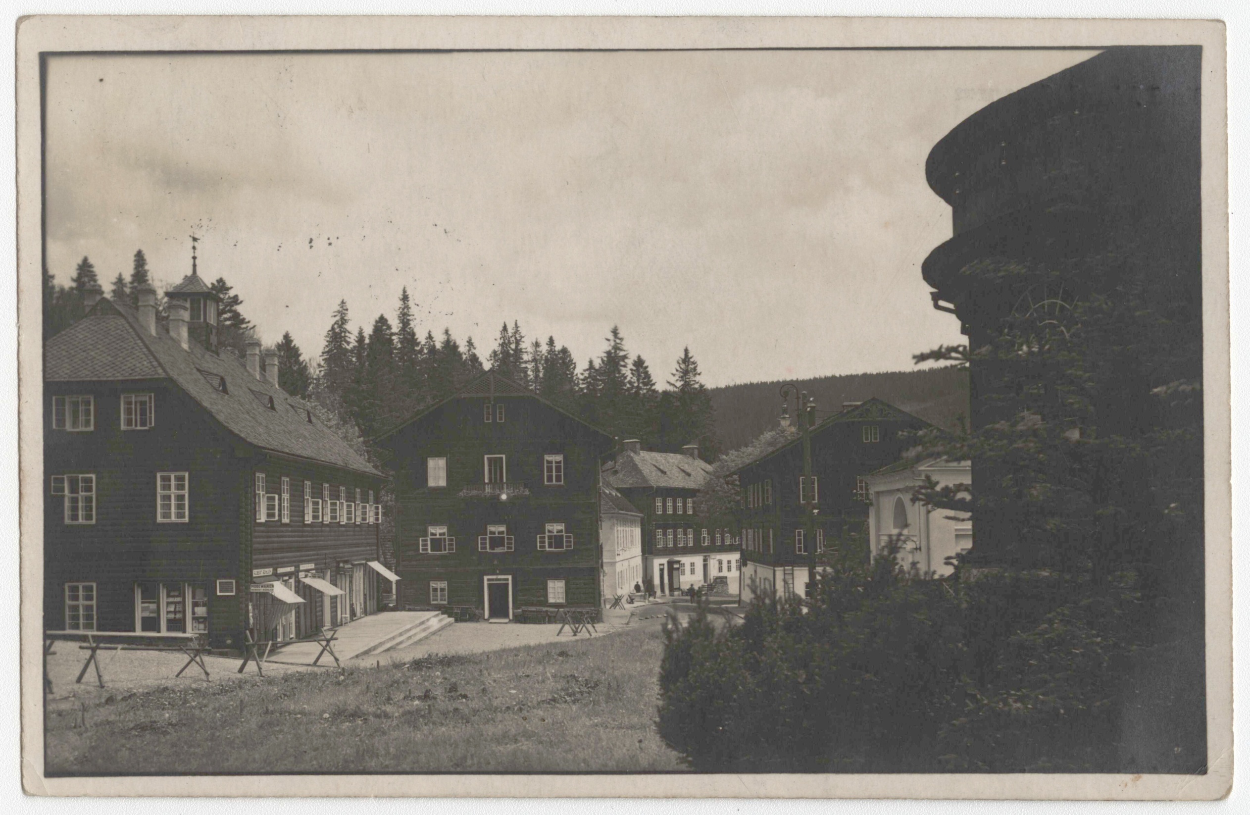 Náhledový obrázek Lázeňský dům Praděd v Karlově Studánce (čb. pohlednice) - 1