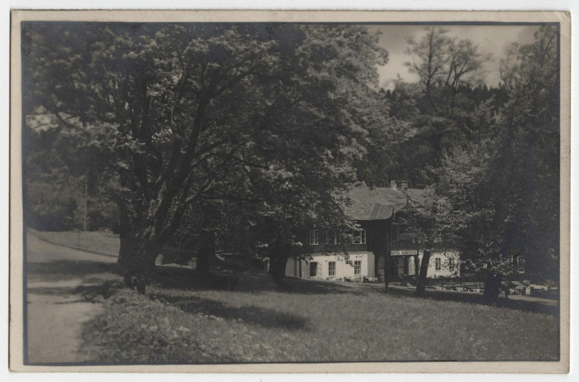 Náhledový obrázek předmětu Hotel Hubertus v Karlově Studánce (čb. pohlednice)