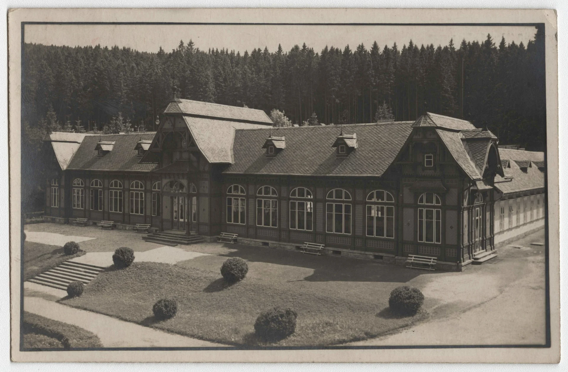 Náhledový obrázek předmětu Letní lázně v Karlově Studánce (čb. pohlednice)