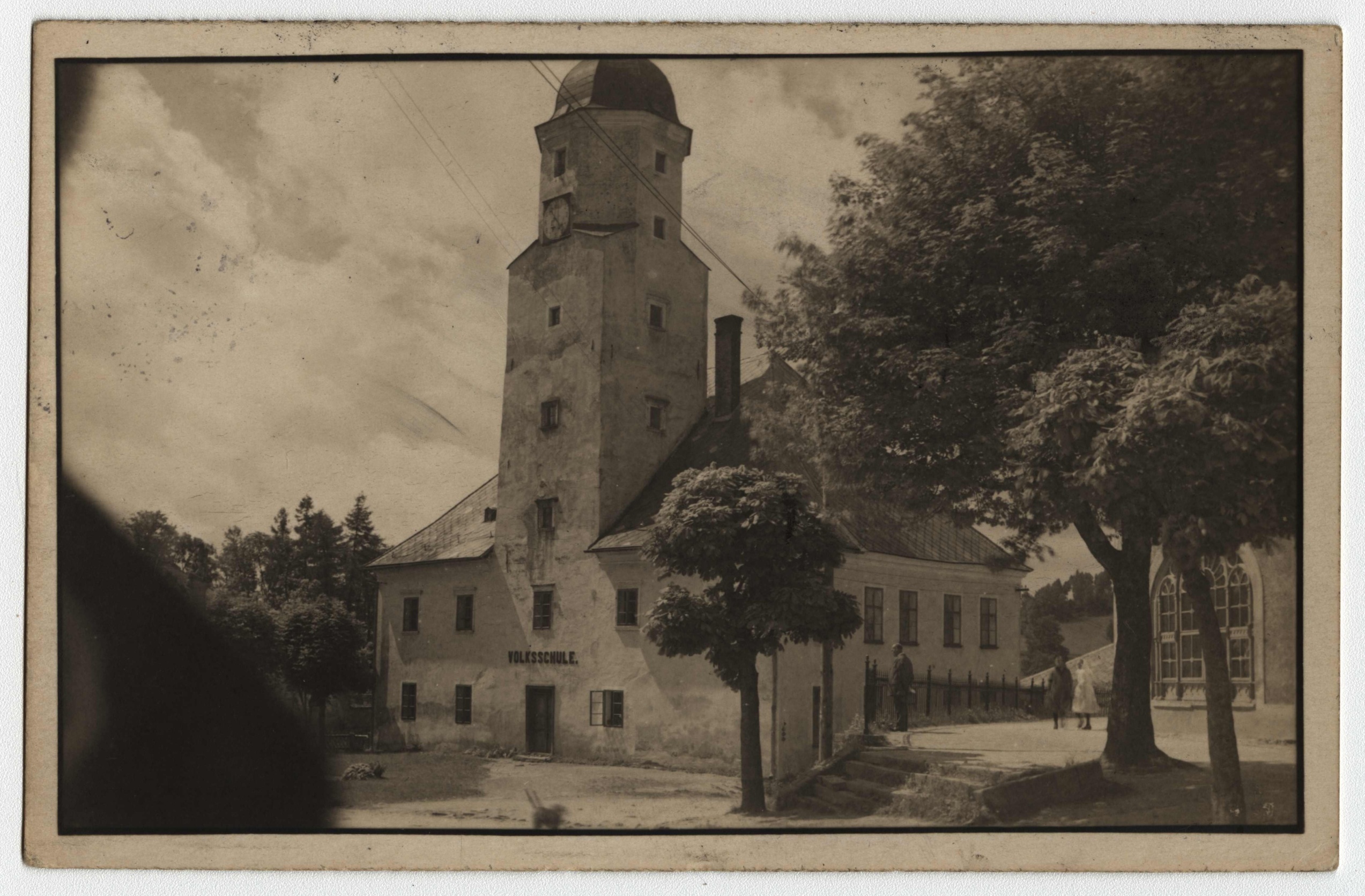 Náhledový obrázek Obecná škola v Branné (čb. pohlednice) - 1