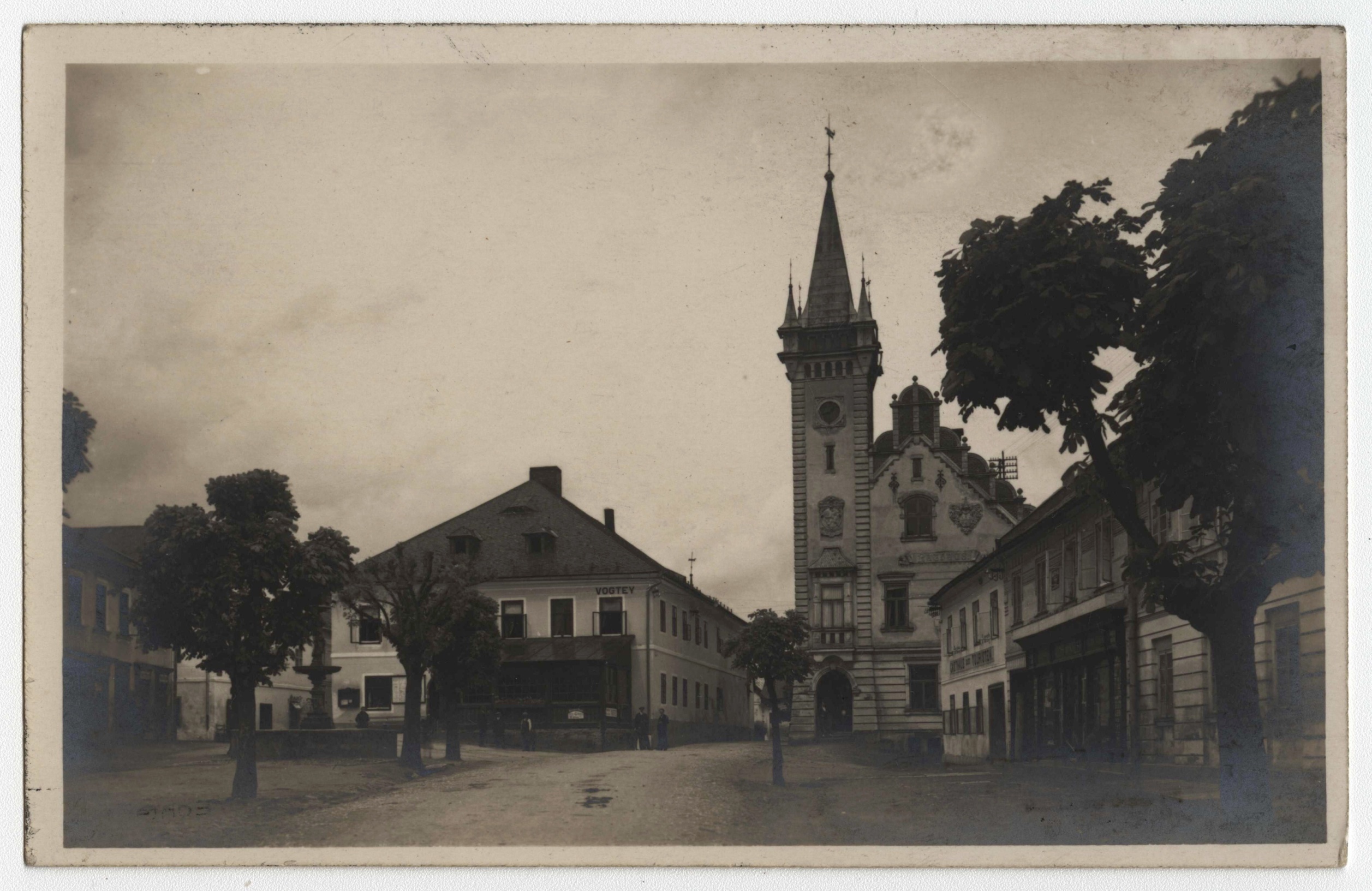 Náhledový obrázek Náměstí v Branné (čb. pohlednice) - 1