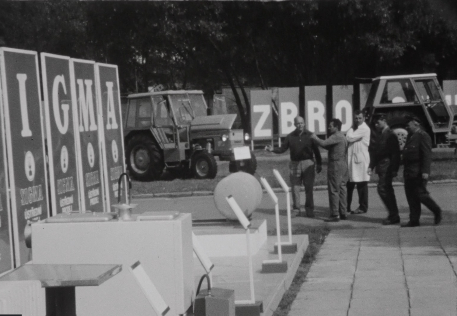 Náhledový obrázek 1: Země živitelka 1972, 2: Země živitelka 1973 - 1