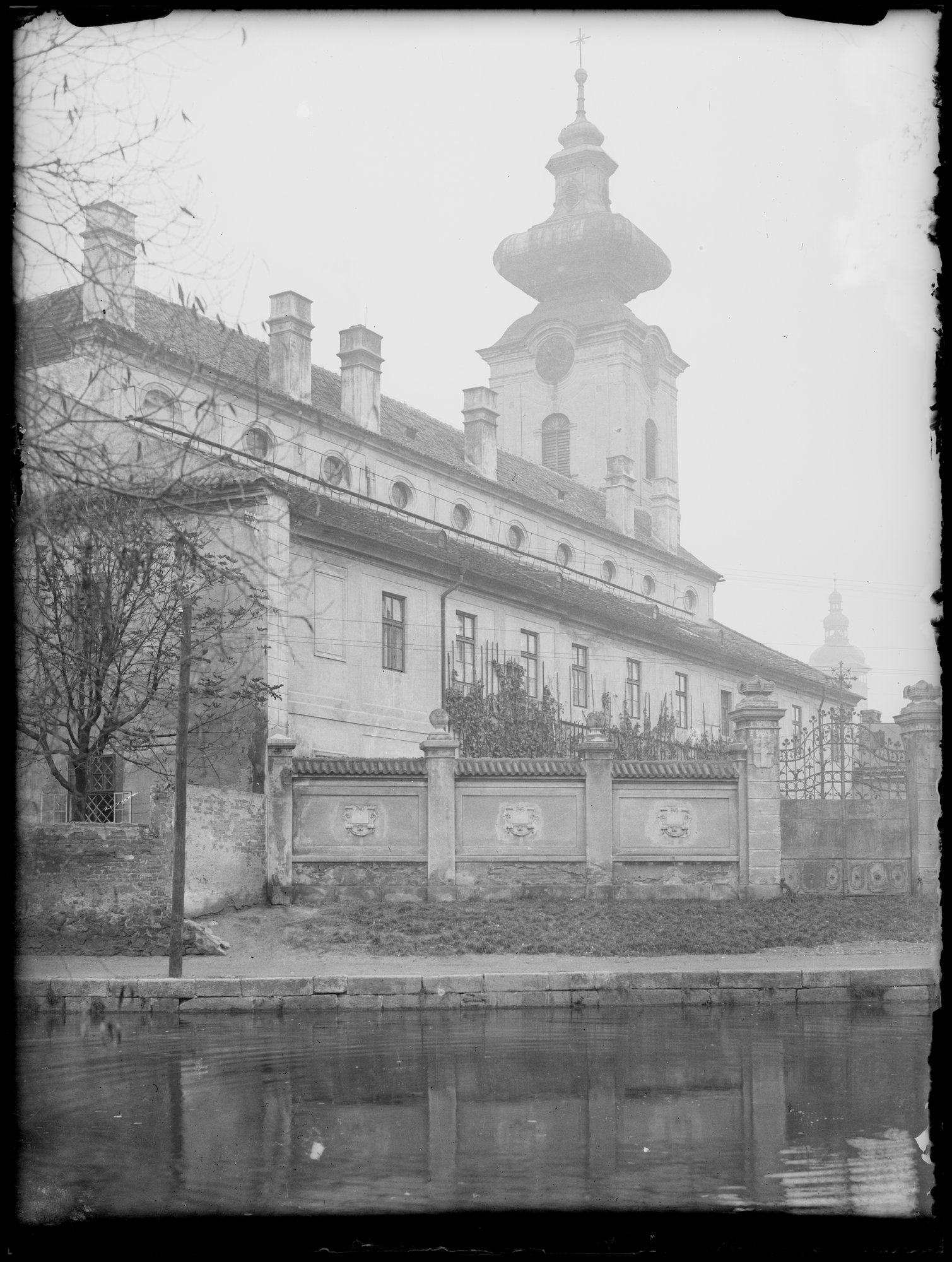 Náhledový obrázek Budova dominikánského kláštera - 1
